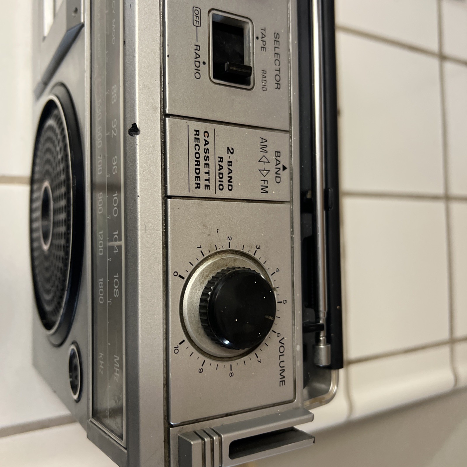 RARE Vintage Sanyo Model M2555 2 Band Radio Cassette Recorder