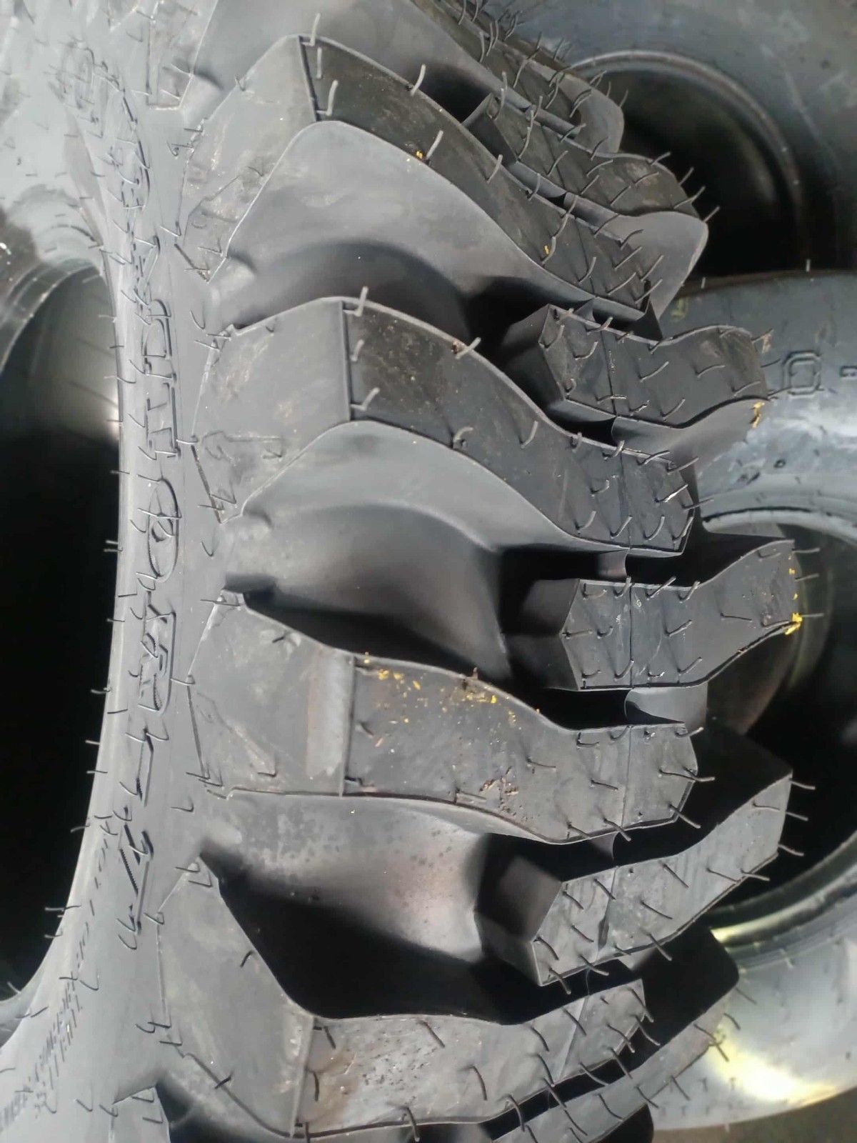 10.5/80-18 TIRE I-3 INDUSTRIAL 10PLY NEW OVERSTOCKS 1058018 10.5 80 18