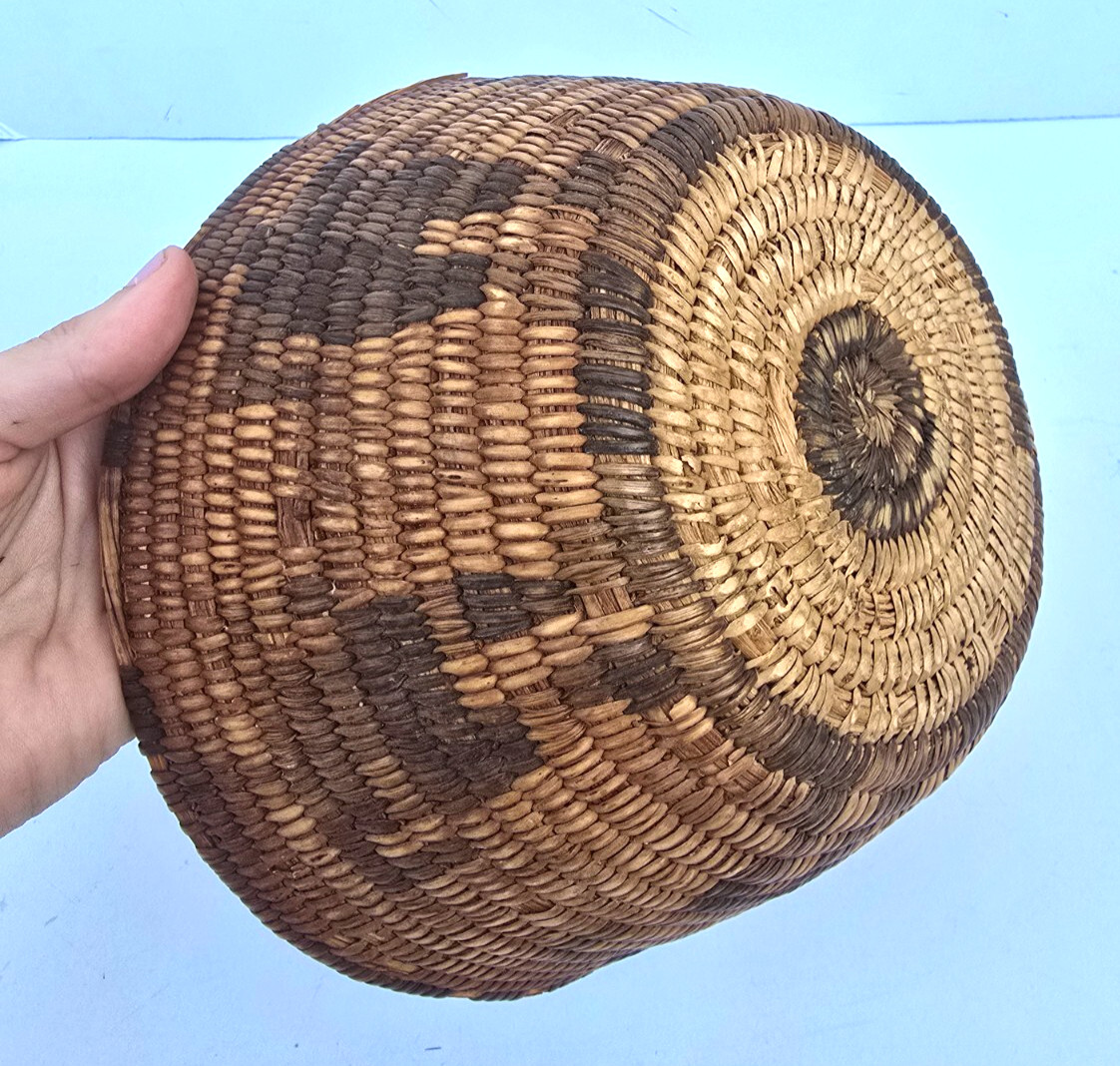 Apache Native American Figural Woven Handmade Basket w/ Human Figures