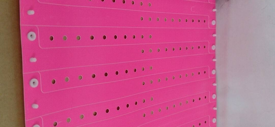 500 bright neon Pink vinyl L Shaped wrist bands events with snap Security