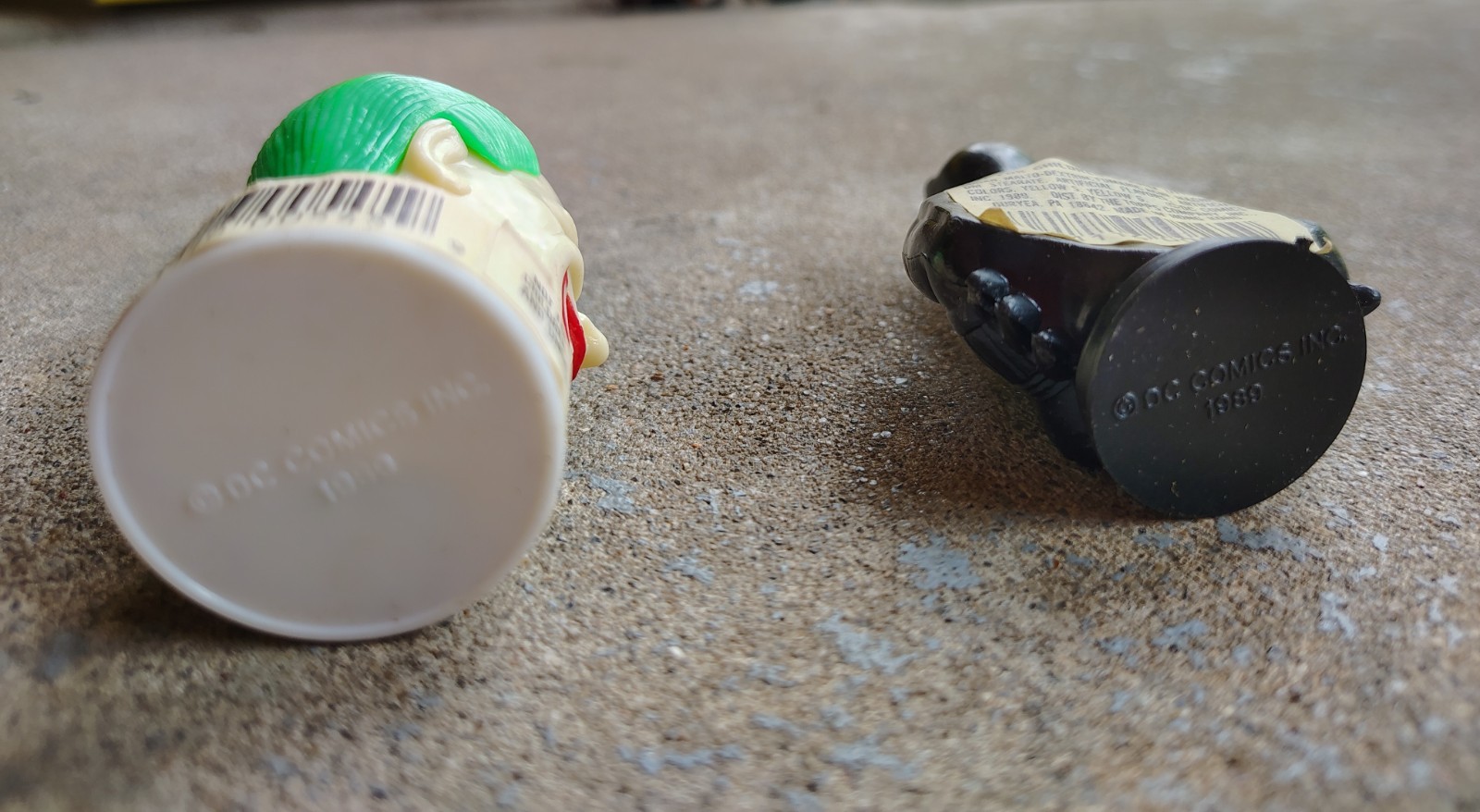 Vintage 1989 candy. Topps Batman Joker Plastic Figures open box w/ 24 packs