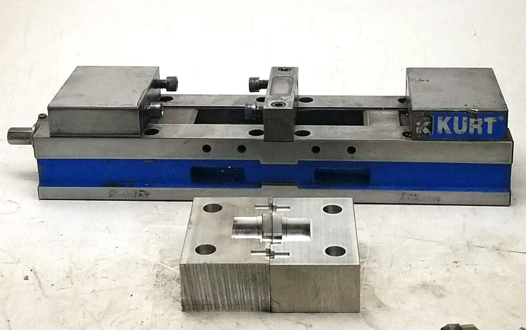 Kurt DL430 Double Lock Precision CNC Vise w/ 2 Soft Jaws-Made and Ships from USA