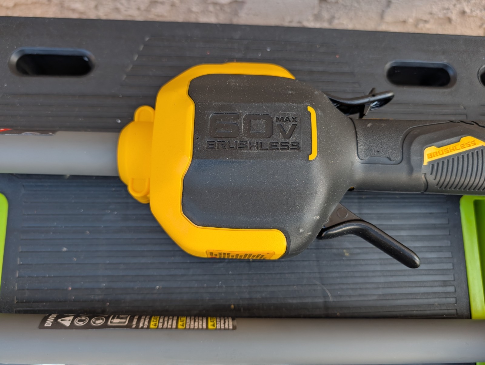 New DeWALT DCST972 FlexVolt 60V MAX Brushless 17" String Trimmer DW0AS9ST