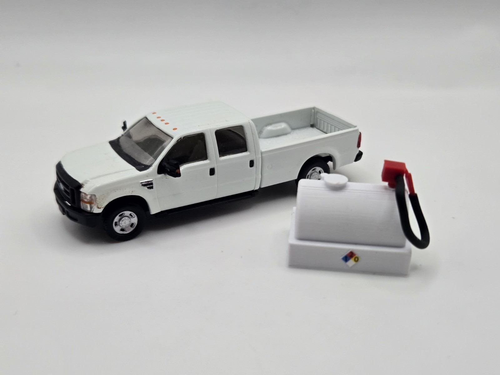 1/87 Scale 800 Gallon Diesel Tank In White