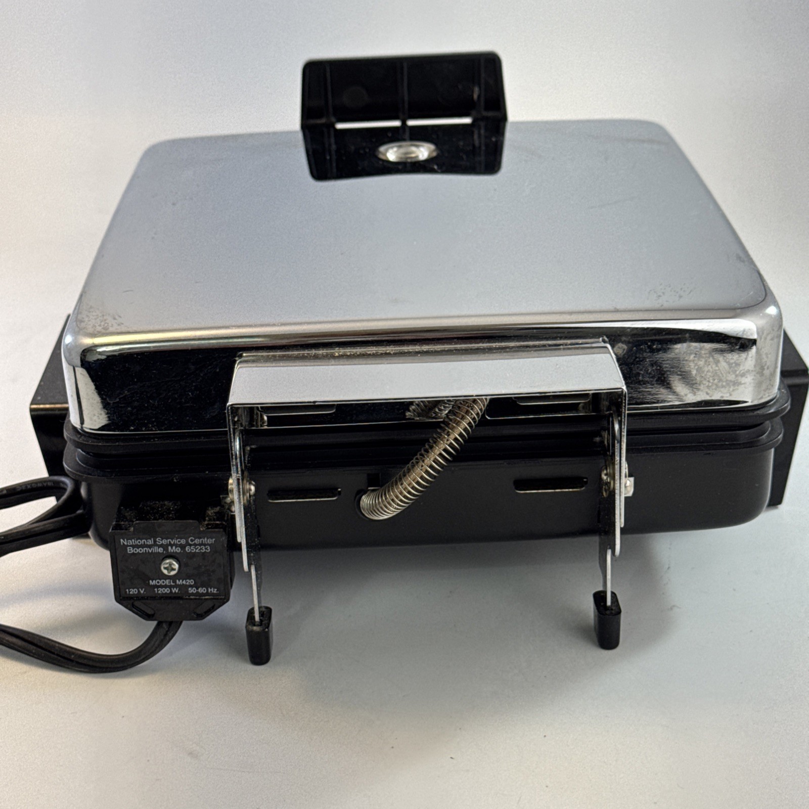 Magic Chef FastBake Waffle Maker M420 4 Square Style Adjustable Temp Iron