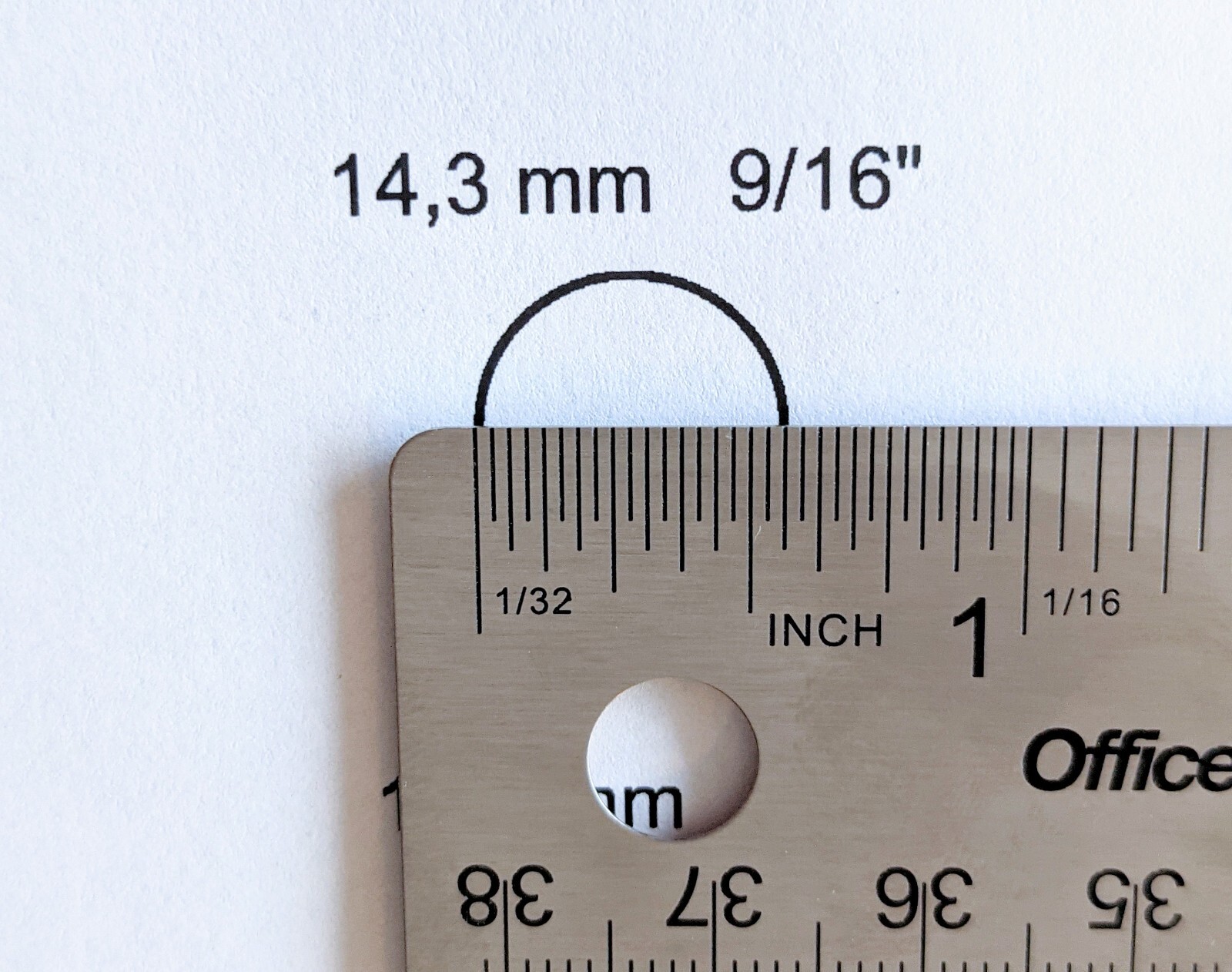 Plastic Stopper Replacement Plug for Salt and Pepper Shakers, bottles etc