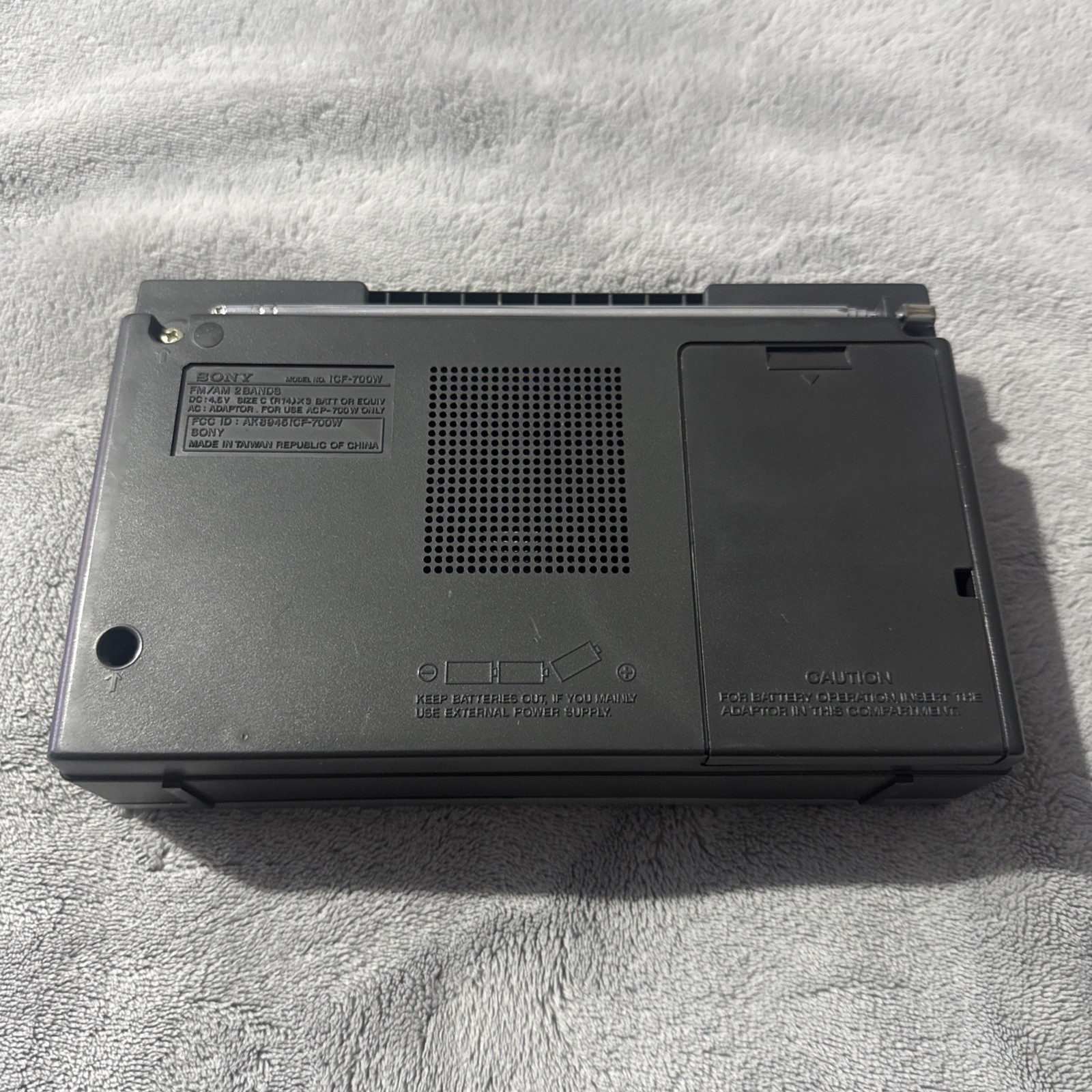 Sony ICF-700W FM/AM Portable Radio AC Tested & Working Read Description