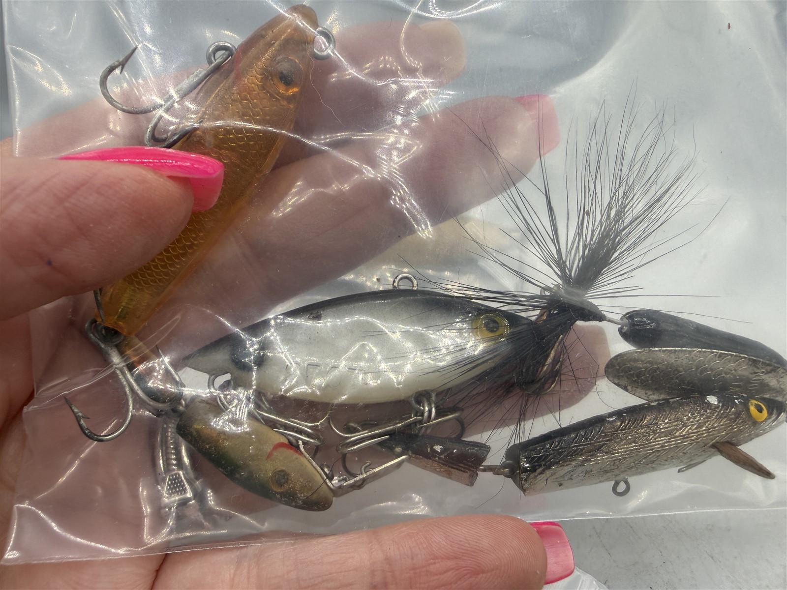 VINTAGE WOOD & PLASTIC FISHING LURE LOT OF 23