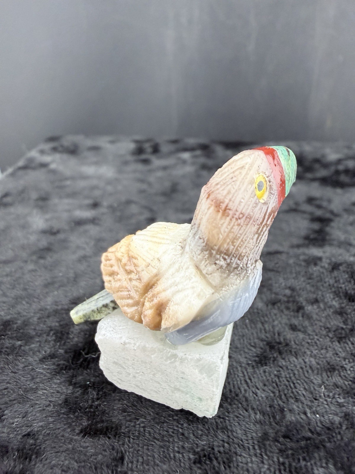 Gemstone Bird Sculpture on Mineral Base. 22 g. 27x31x40 mm