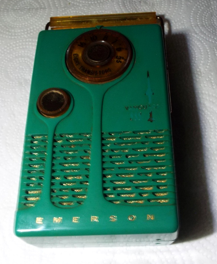 VINTAGE 1950's EMERSON 888 VANGUARD NEVABREAK POCKET RADIO "WORKS GREAT" READ!!!