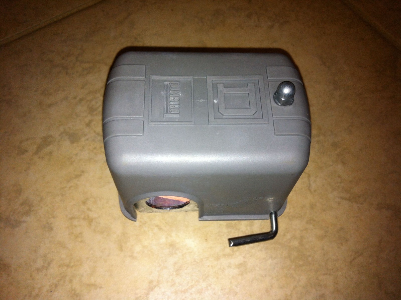 LOT OF 2 NEW PUMP PROTECTION SQUARE D WATER WELL PRESSURE SWITCH 9013FSG2J24M4