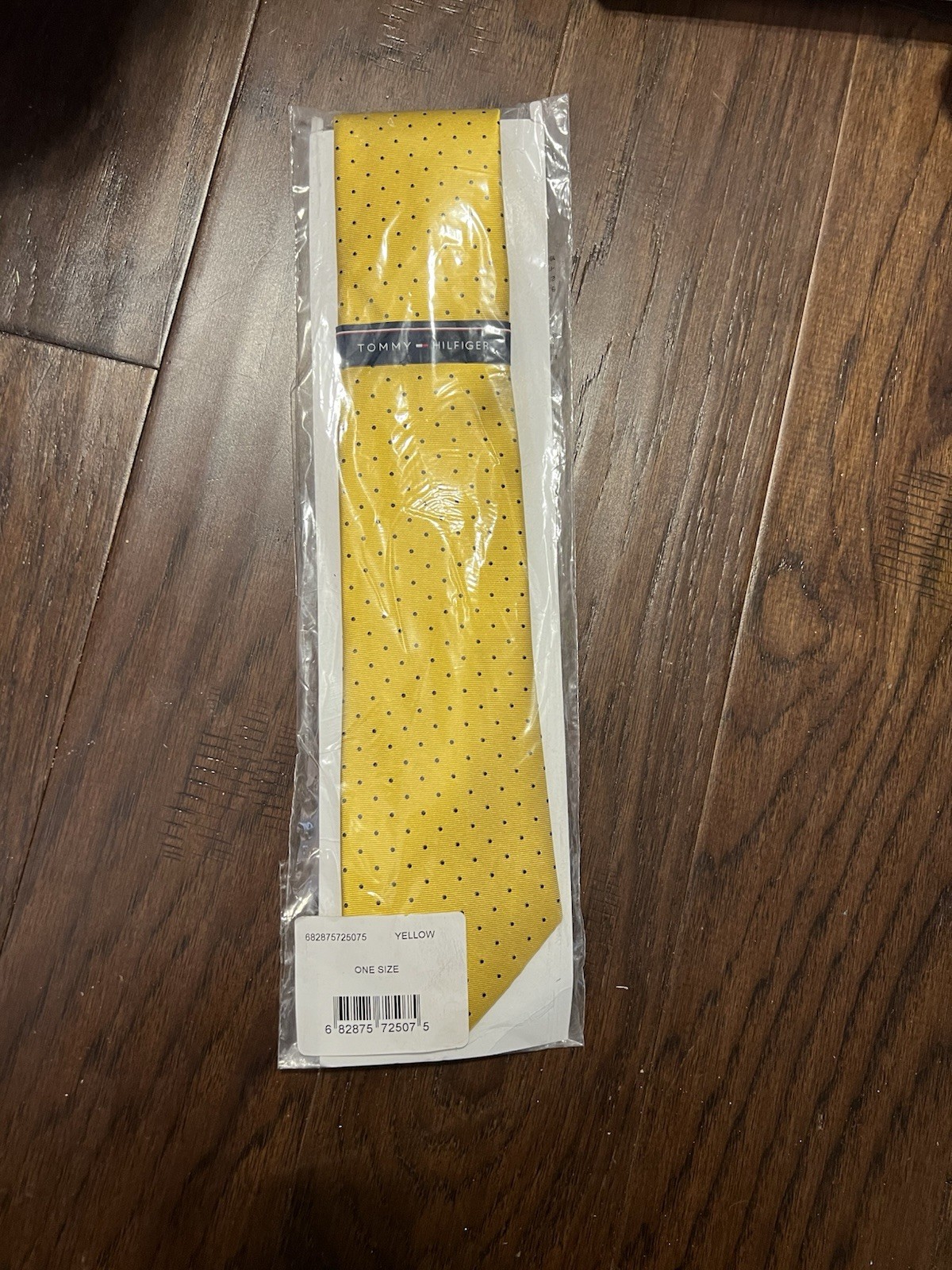Tommy Hilfiger Men’s Silk Tie, Yellow with Navy Dots, New MSRP $69.50