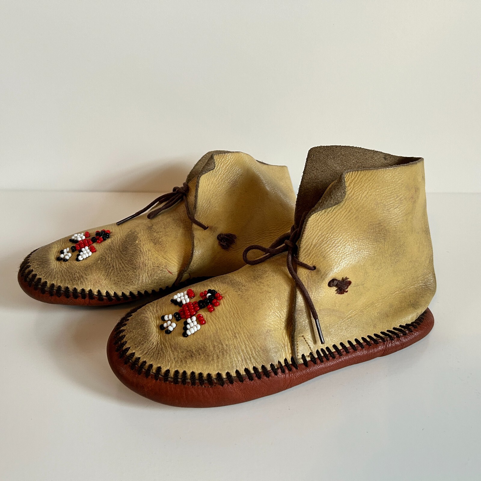 Vintage 8" BEADED Thunder Bird LEATHER NATIVE AMERICAN INDIAN MOCCASINS BOOTIES