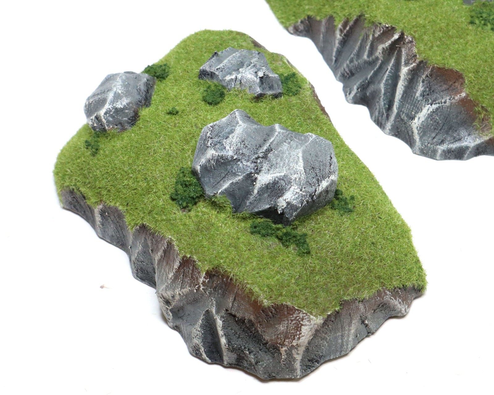 Grassy Terrain w/ Rocky Outcroppings Set of 5 – for Warhammer, Wargames, D&D