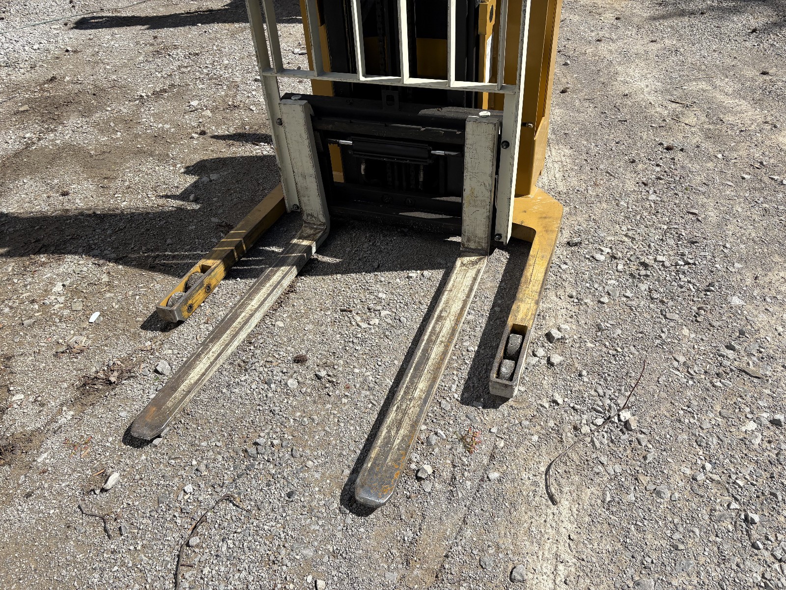 Yale MSW030SCN, 2800 LB, 2-Stage Mast 130”, Electric Pallet Stacke