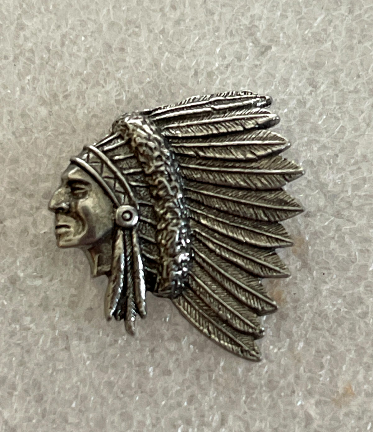 Indian Chief  Pewter Silver Color Metal Marked 722 Lapel Pin(c)