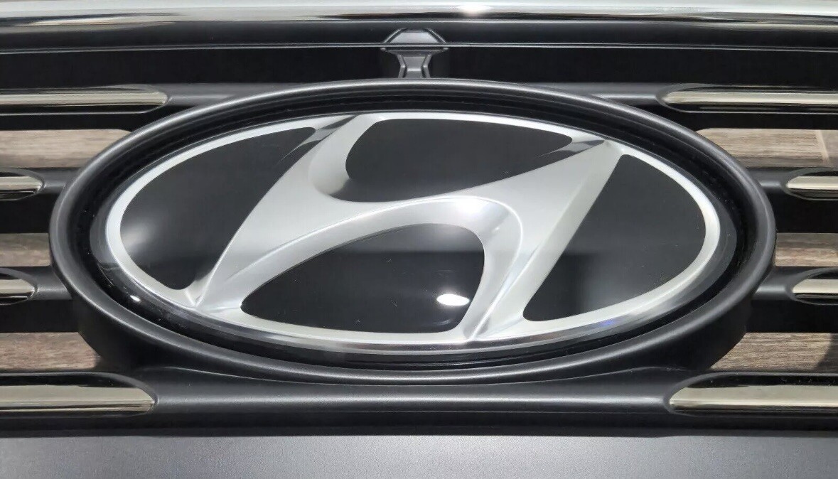 NEW OEM 86310 G8100 Front Bumper Grille Emblem for Hyundai Sonata 2018-2019