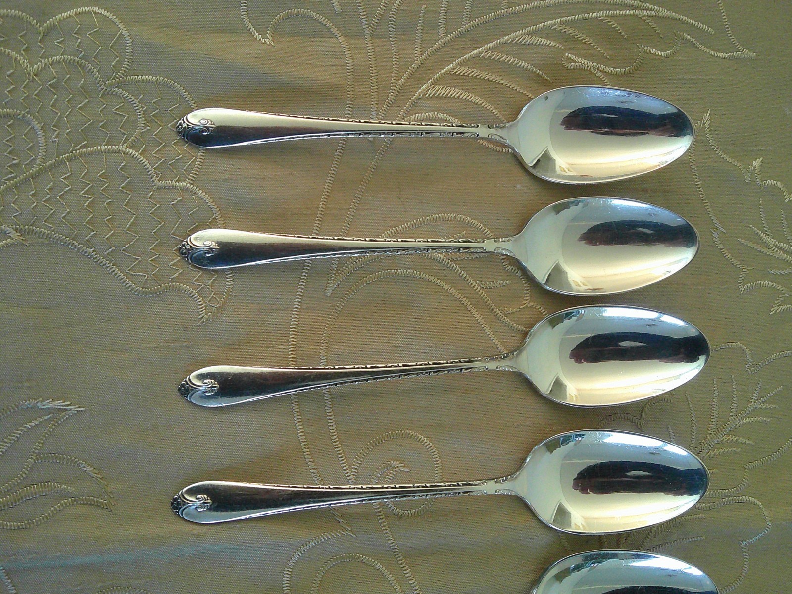 Exquisite Wm Rogers & Son Eight Five O'Clock Spoons IS Silverplate 1940