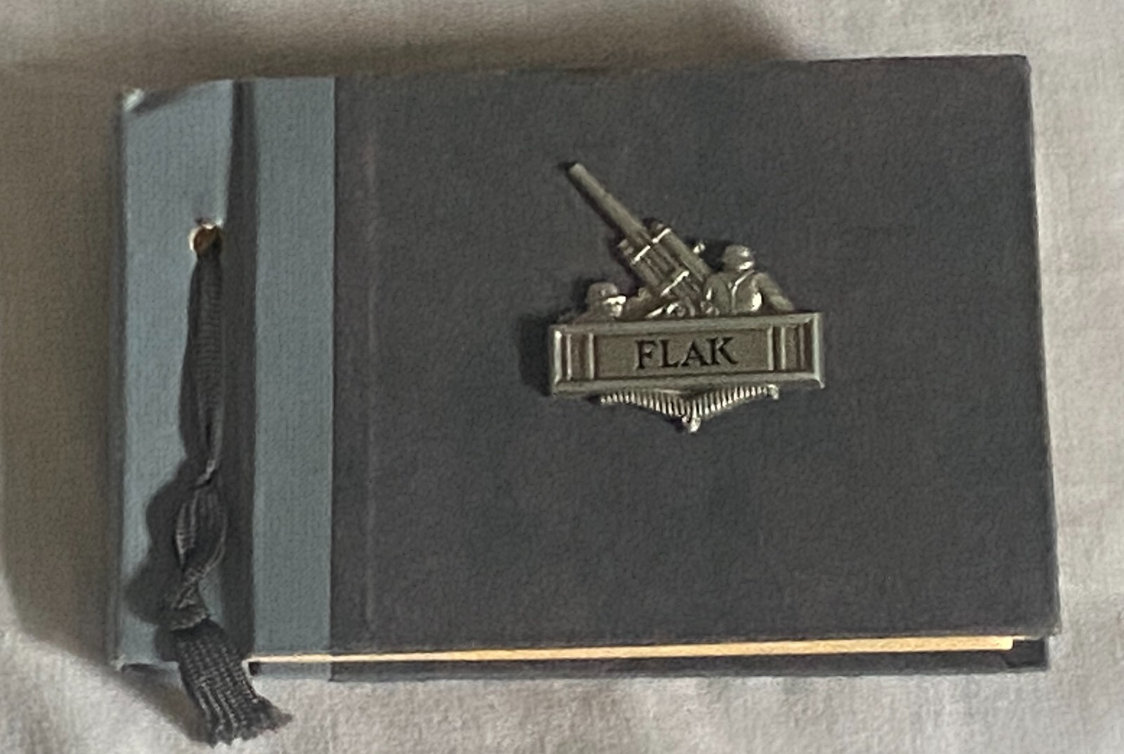 Original Post WW2 German Soldier Small Photo Album.33 Photos. With 88