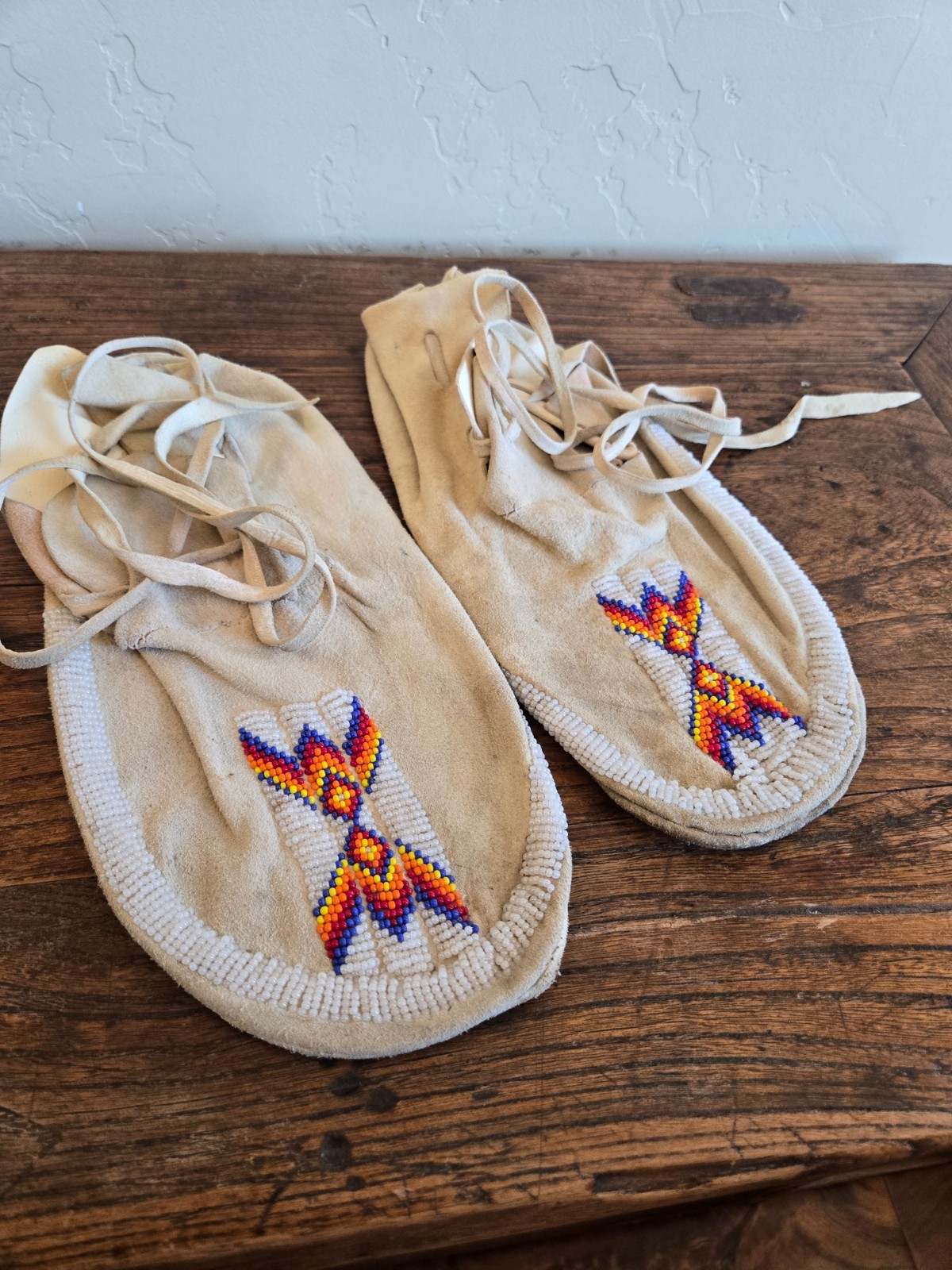 SIOUX? PLAINS BEADED Native American MOCCASINS Vintage
