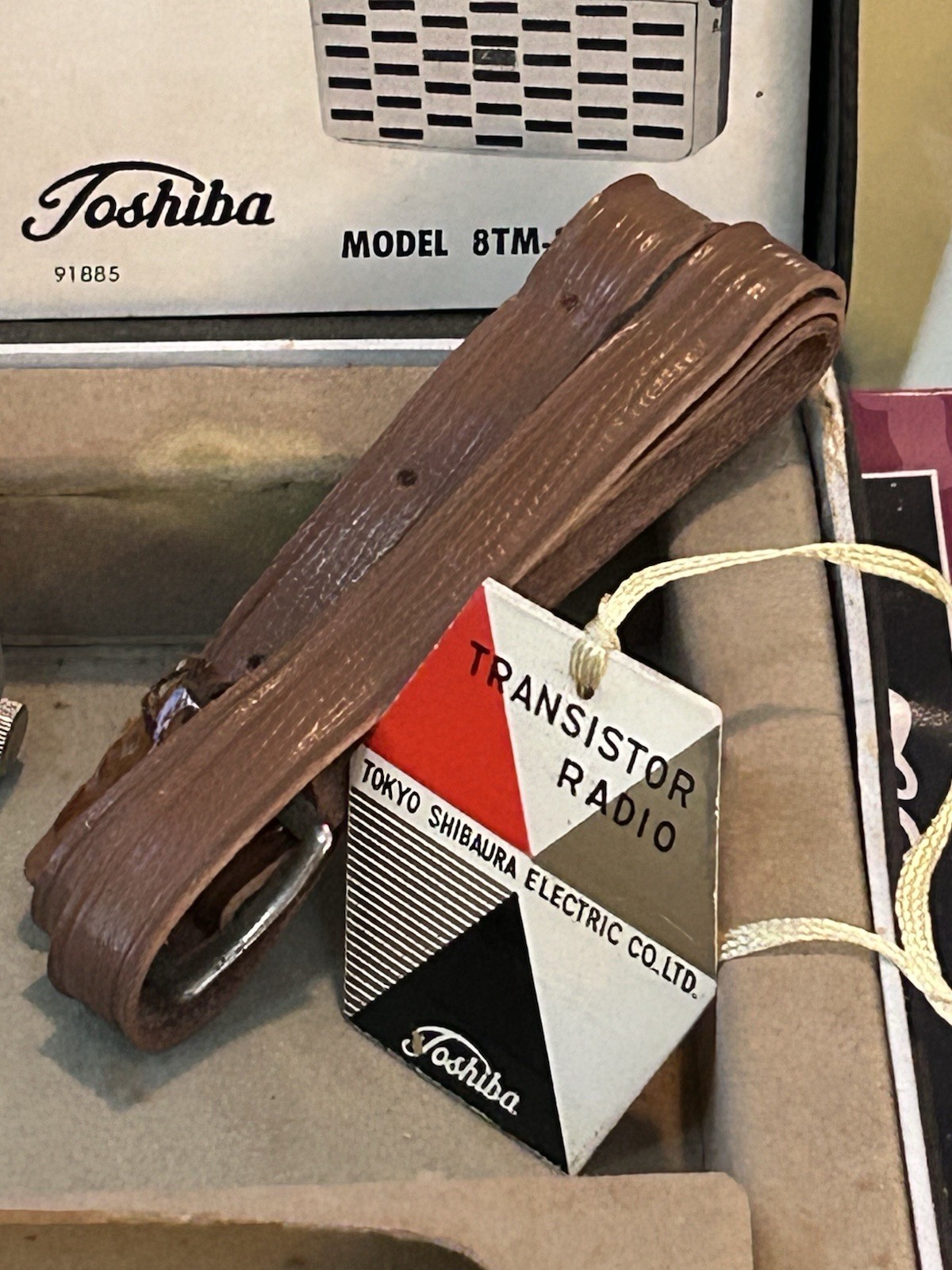 Vintage Toshiba 8TM-294 transistor radio box with accessories