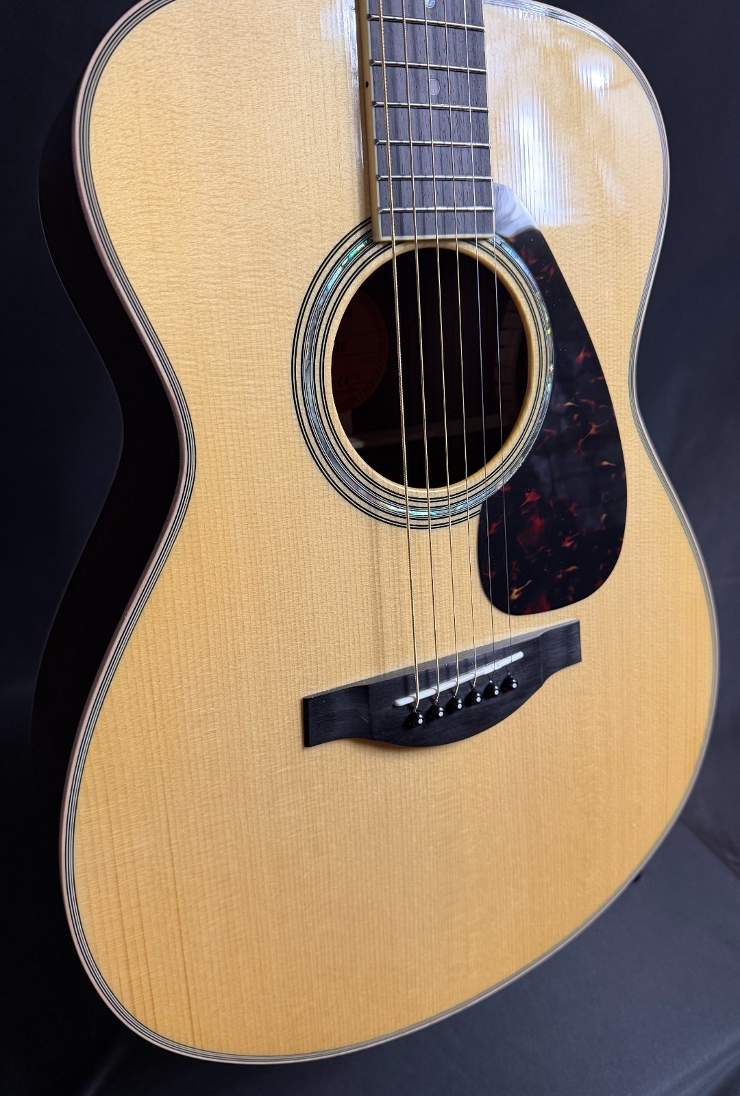 Yamaha LS16 ARE Grand Concert Acoustic-Electric Guitar Gloss Natural w Soft Case