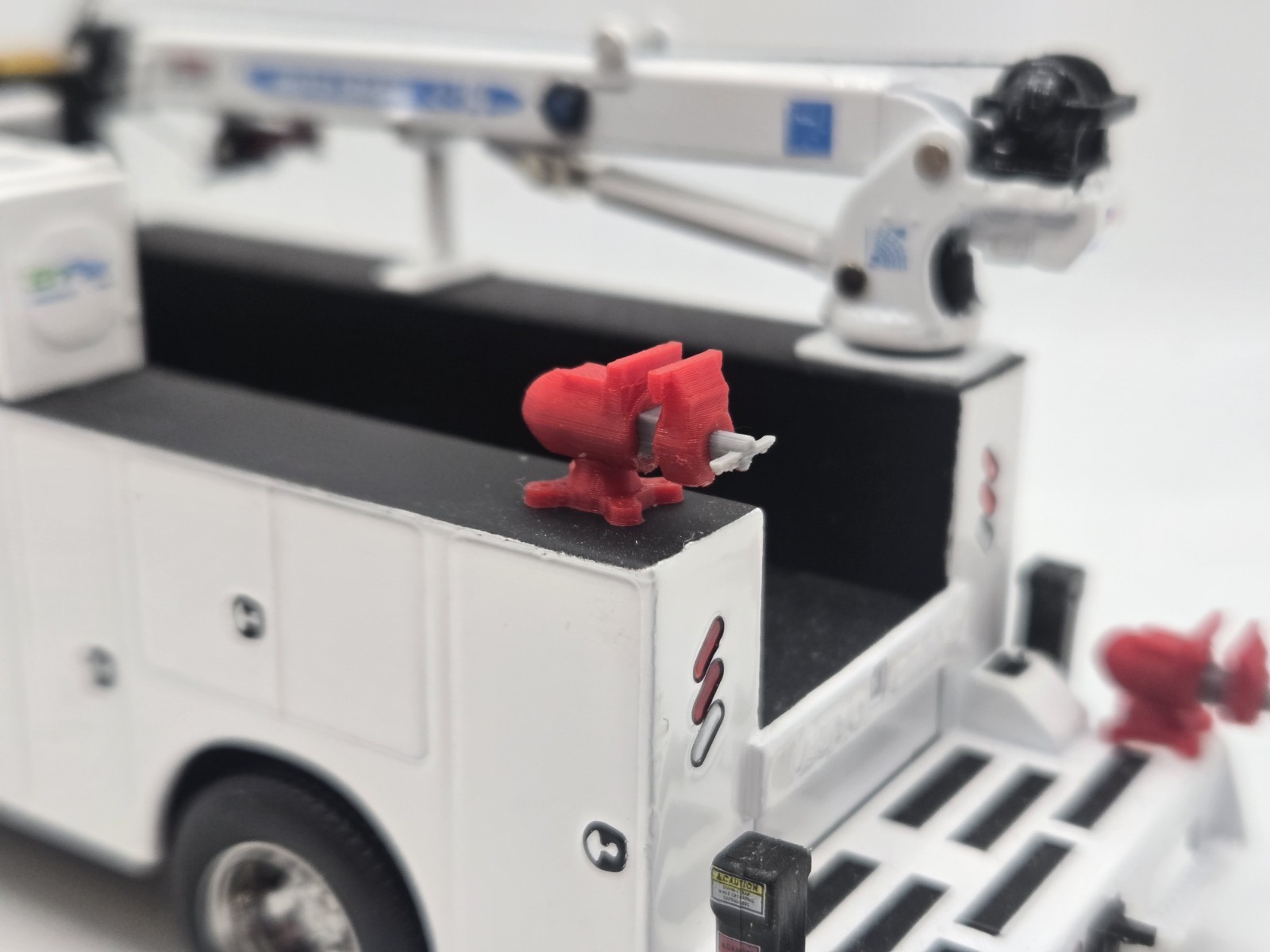 1/50 Service Truck/Bench Vice in Red *3 Pack*