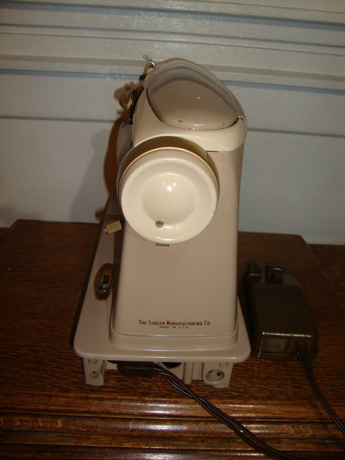 SINGER SEWING MACHINE MODEL 500A ROCKETEER , SERVICED