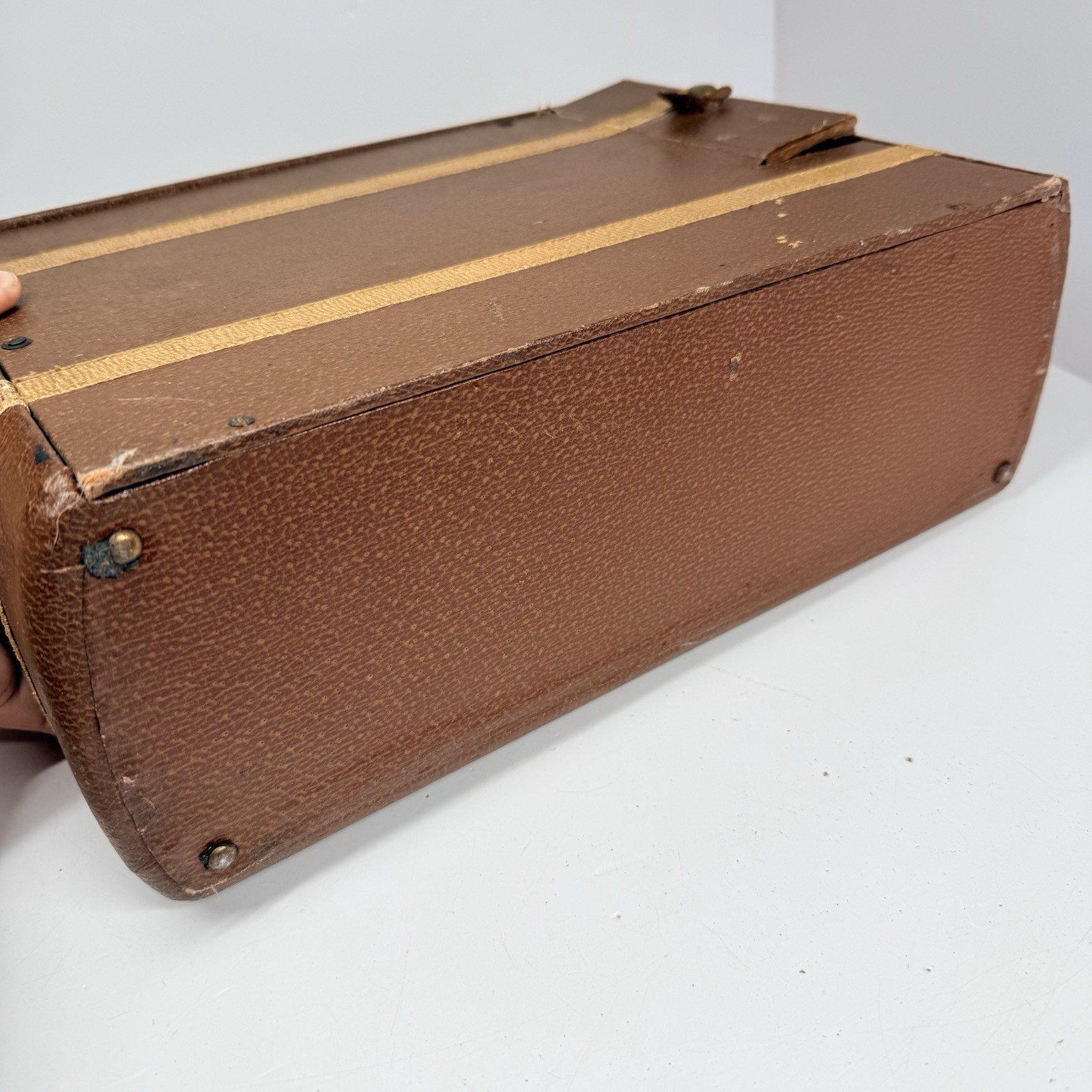 Rare Vintage 1940 GE General Electric JB-630 Carryabout Portable Radio