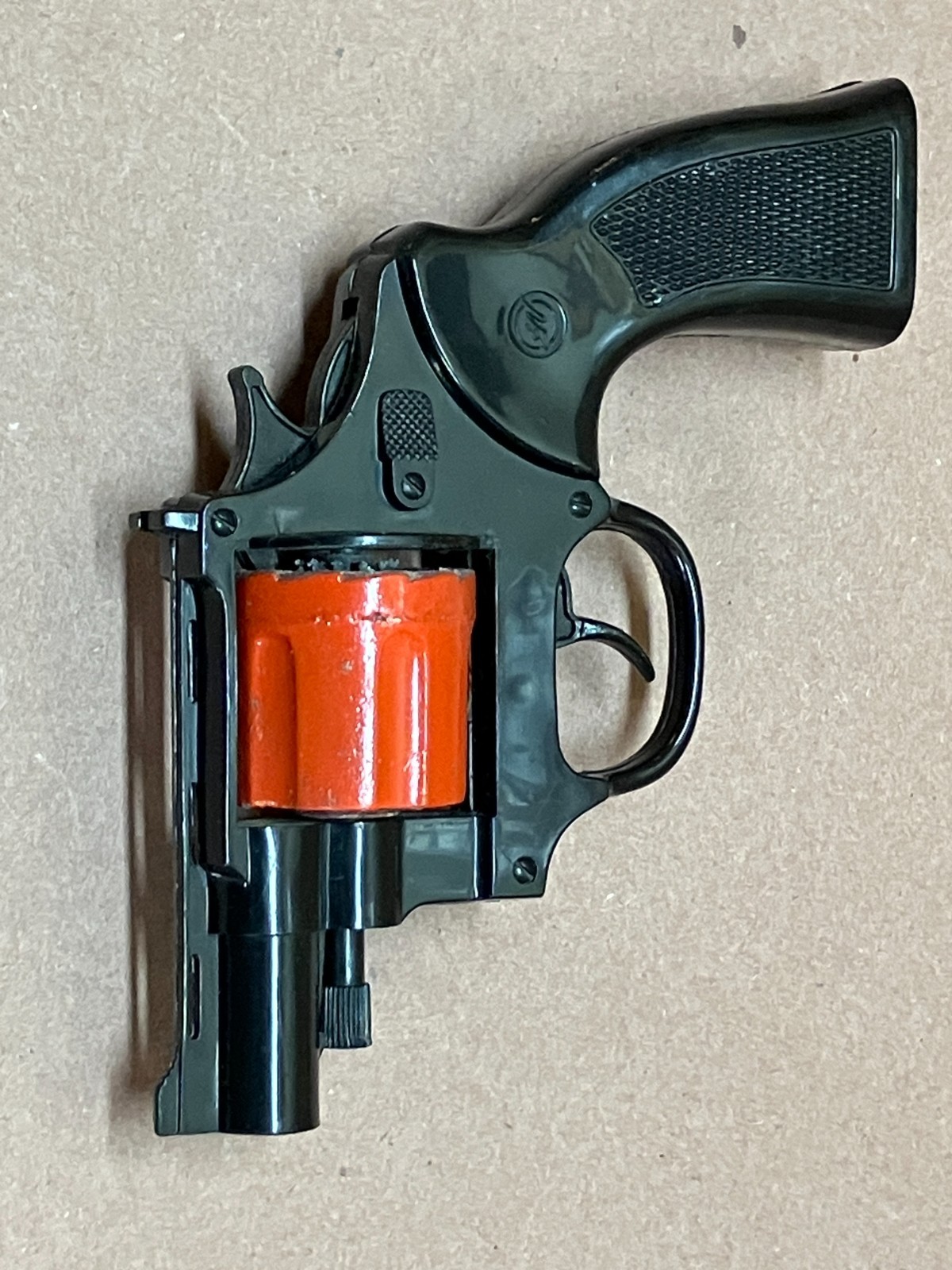 Cap Gun Revolver Die Cast Pistol 12 shot Toy Detective Pistol NOT WORKING