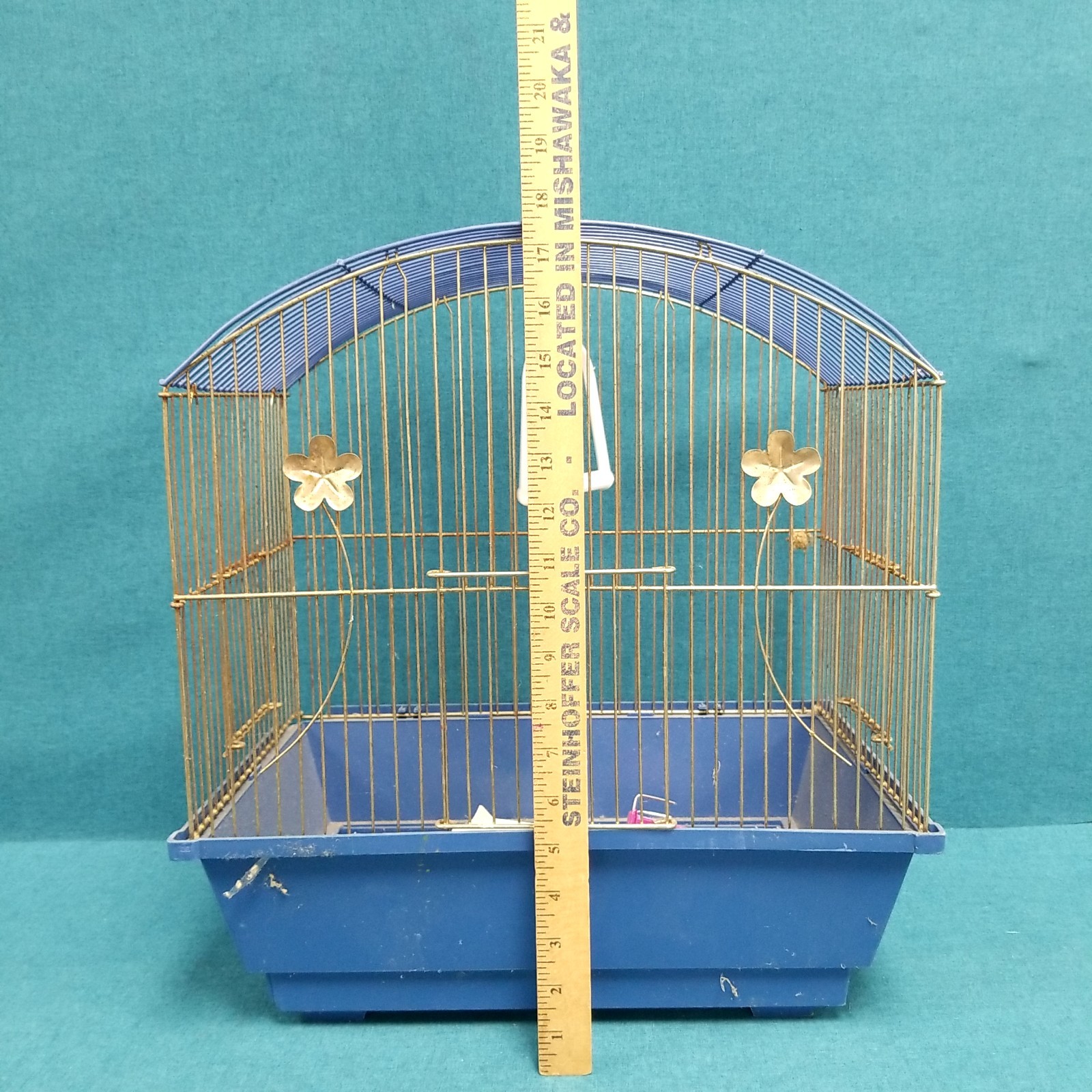 16'' x 10.5'' x 17.5'' Prevue Hendryx Steel Wire Bird Cage 3 Gate Acrylic Basin