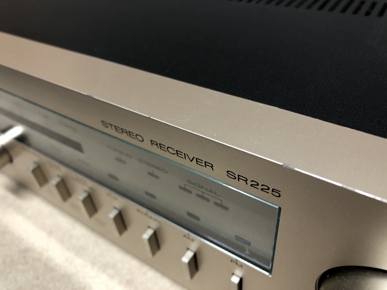 MARANTZ SR225 VINTAGE Stereo Receiver - Great Rich Sound. TESTED but SOLD AS-IS