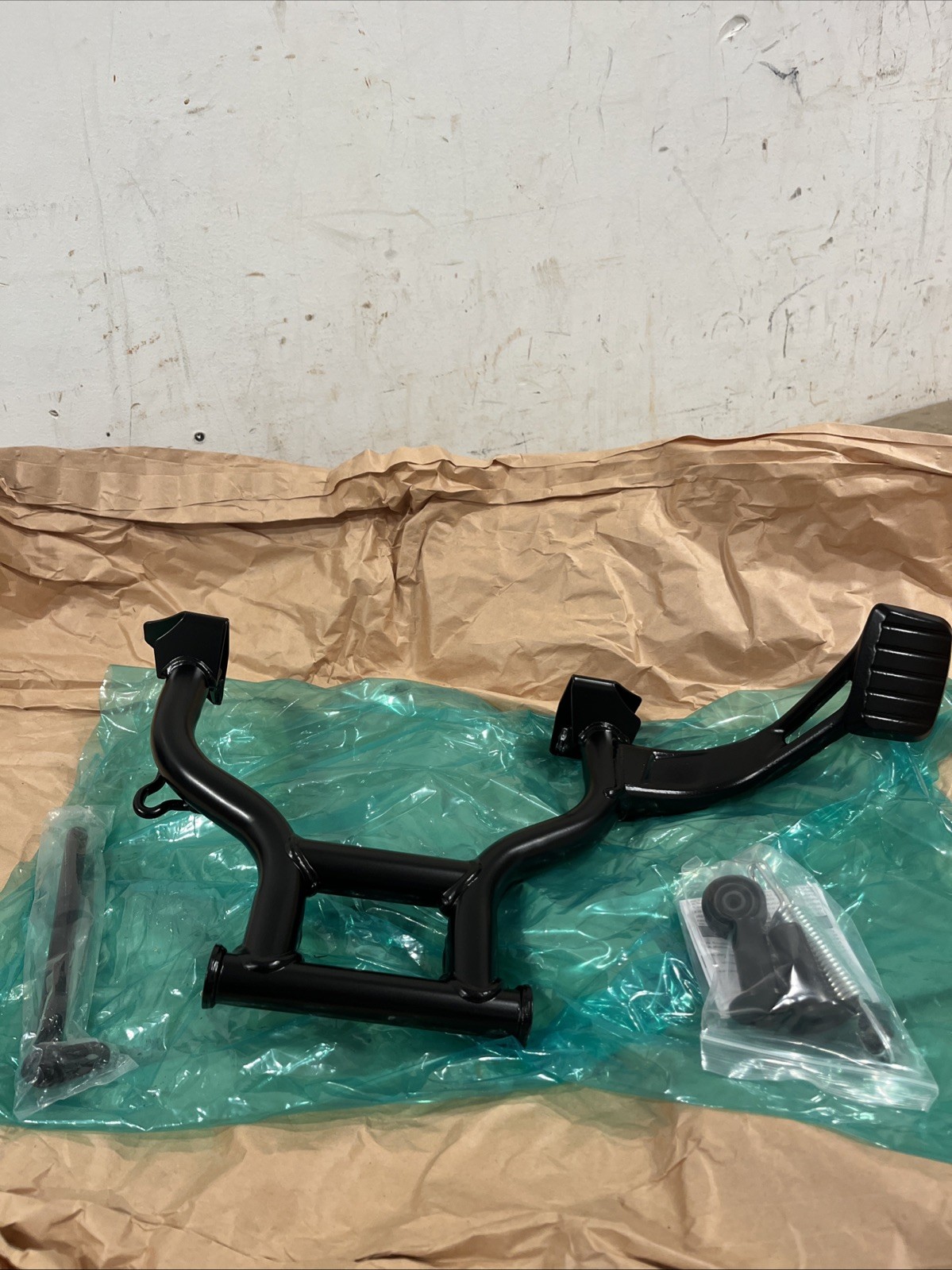 L. OEM TRIUMPH BONNEVILLE T100 T120 CENTER STAND A9778525