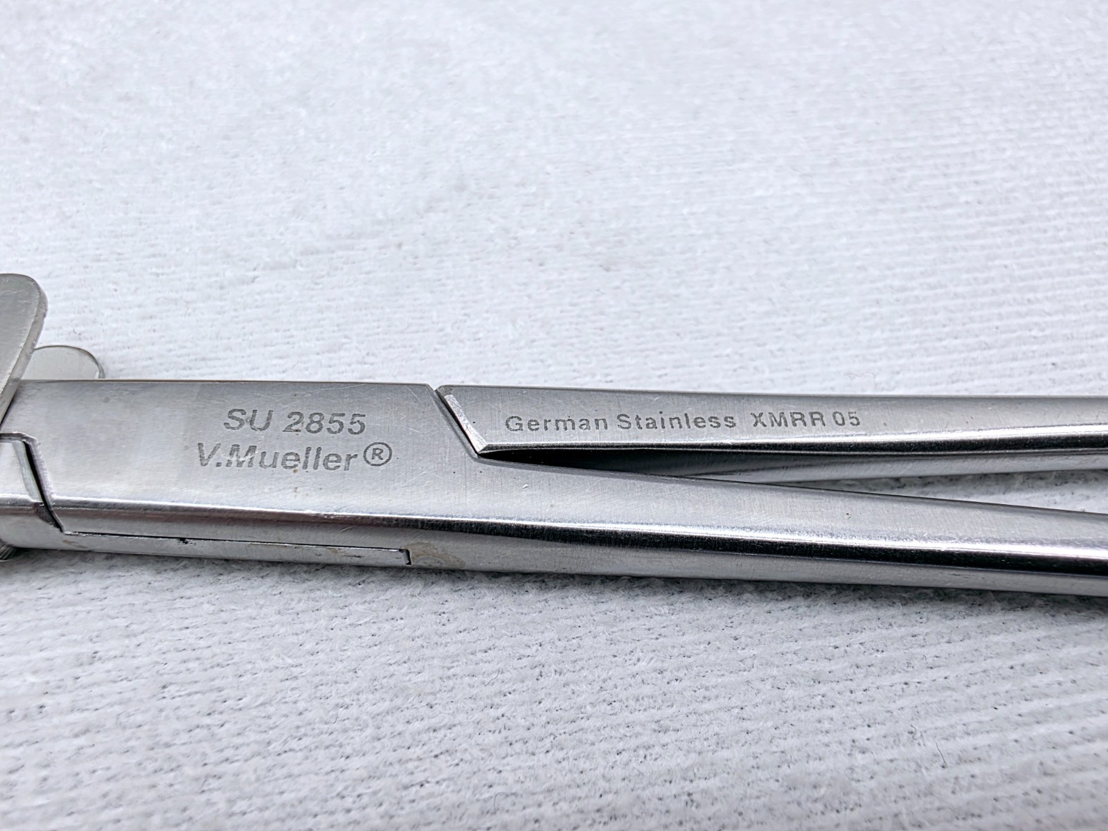 V. Mueller SU-2855 Straight Serrated Tubing Clamp Forceps - Ultrasonic Cleaned