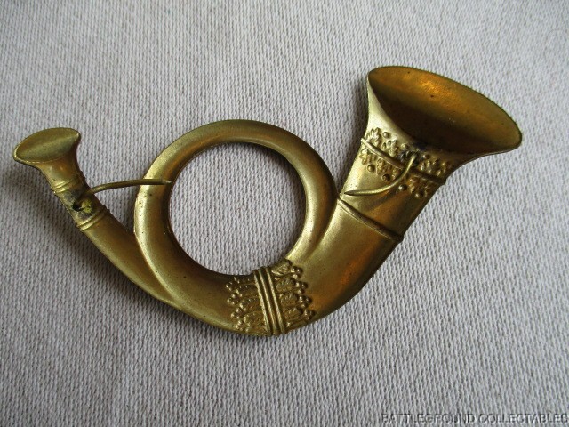 ORIGINAL M1958 CIVIL WAR US ARMY INFANTRY HORN HAT BADGE W/ PRONGS