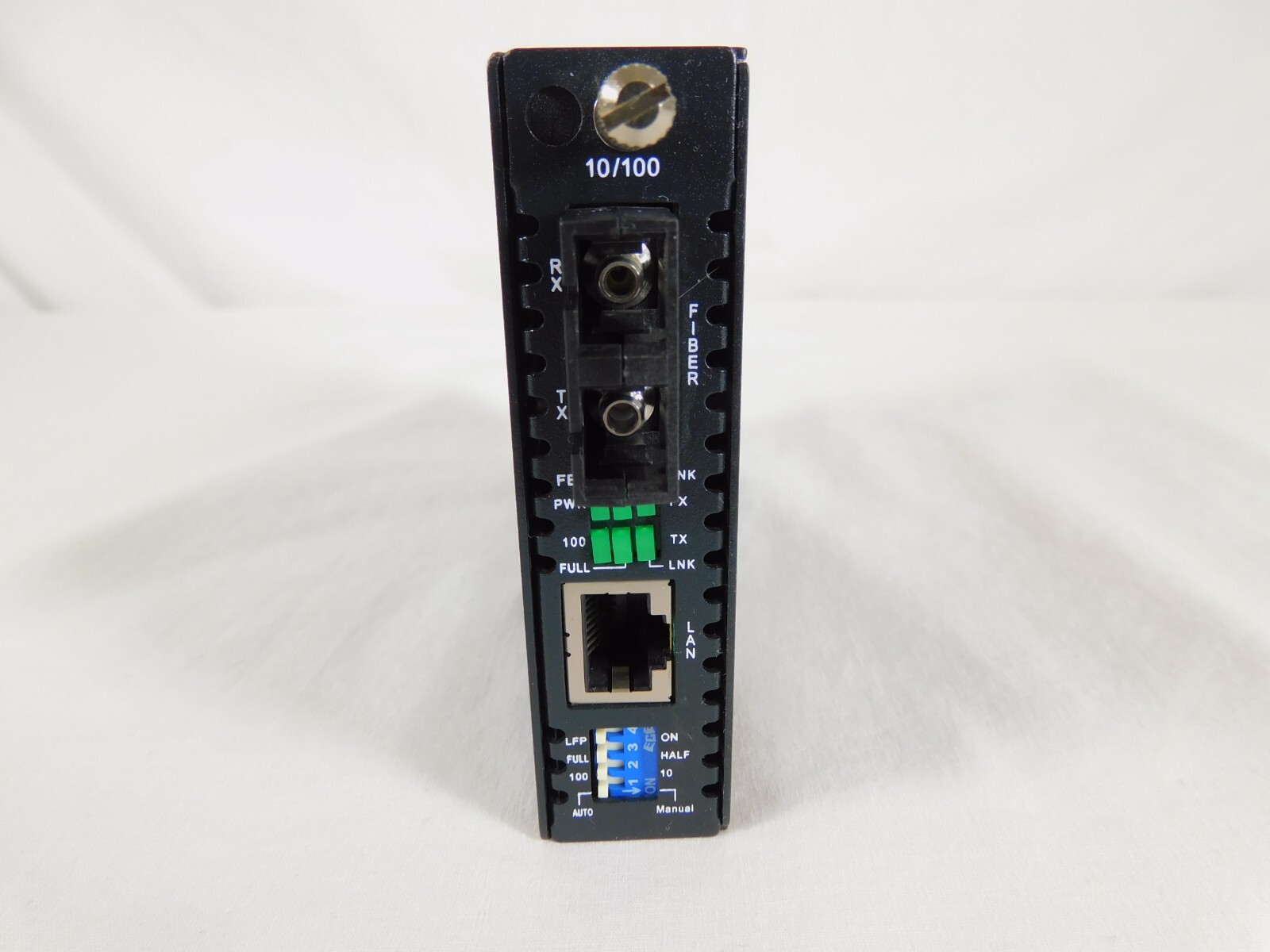 ET90110SM302 StarTech 10/100 Mbps Single Mode Fiber Media Converter SC 30 km