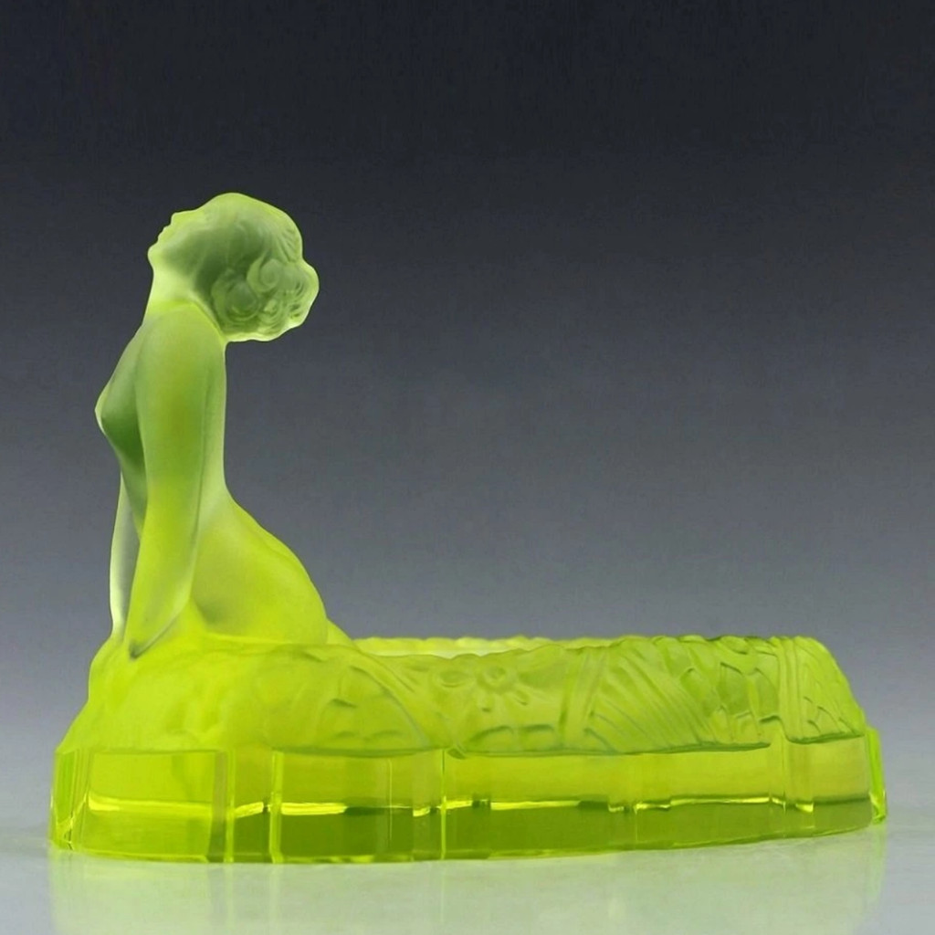 Art Deco Large Bowl Vaseline Uranium Glass Sculpture 1930' H.Hoffmann by Lalique