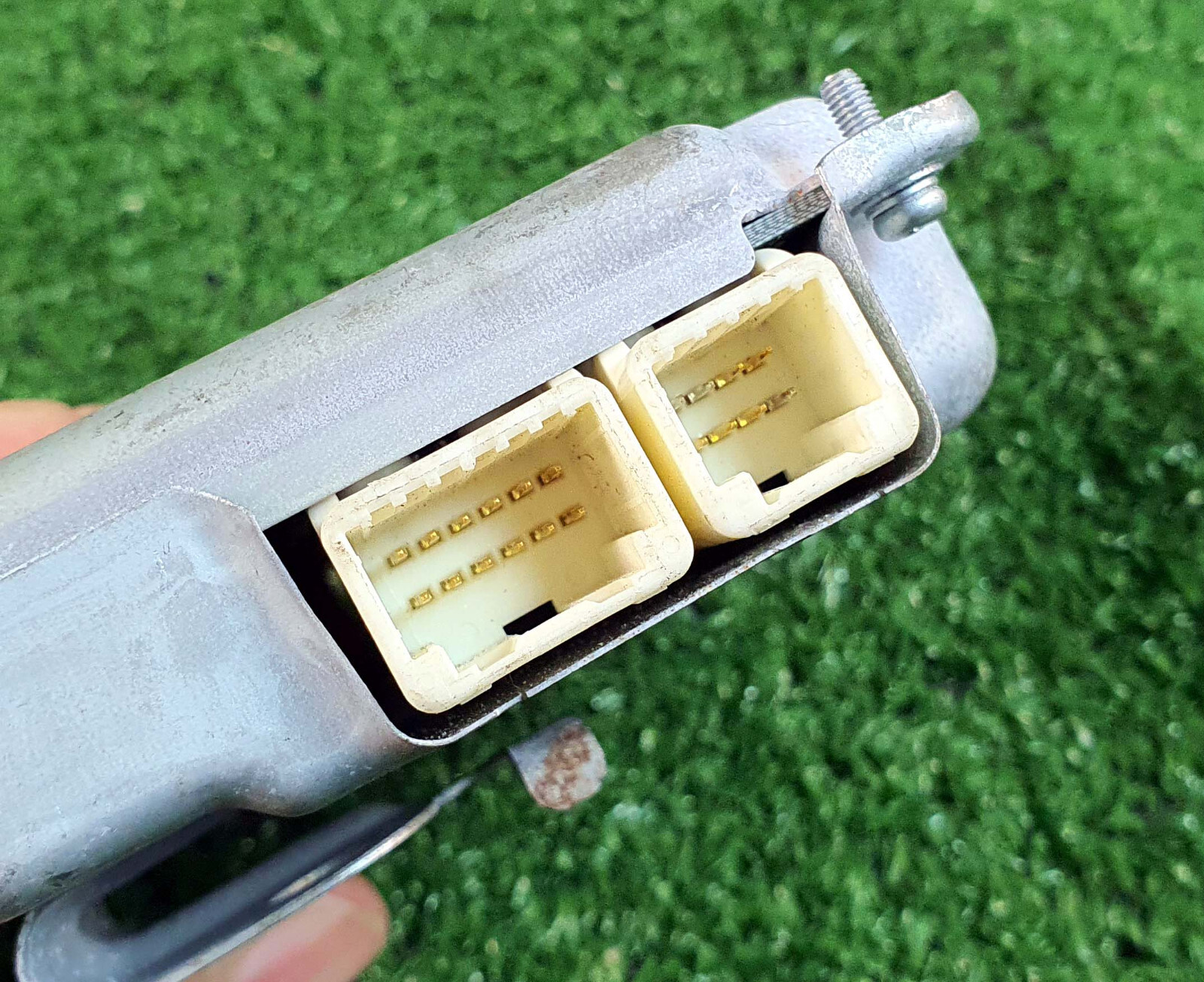 Toyota Prius Hybrid 2011-2015 Bettery Voltage Sensor Control module 89892-47080