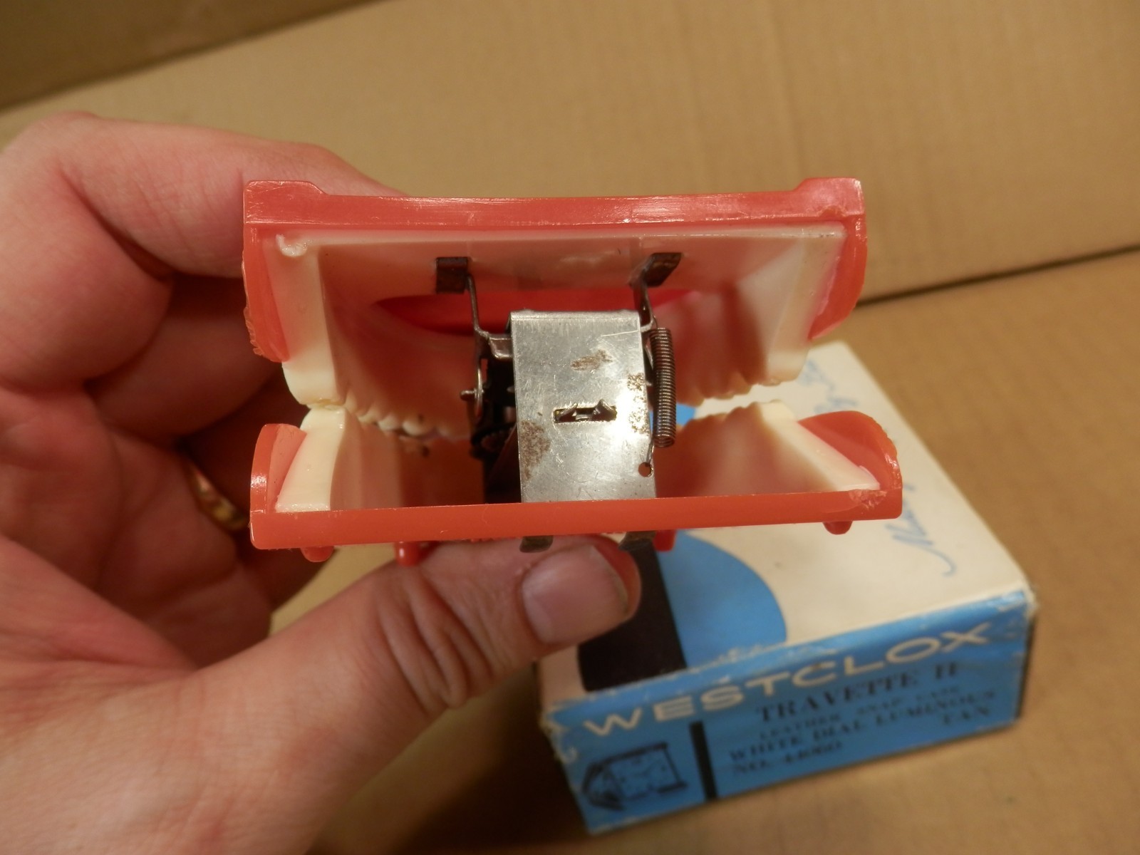 Vintage YAKITY-YAK TALKING CHATTERING TEETH Toy In Westclox Travette II Box