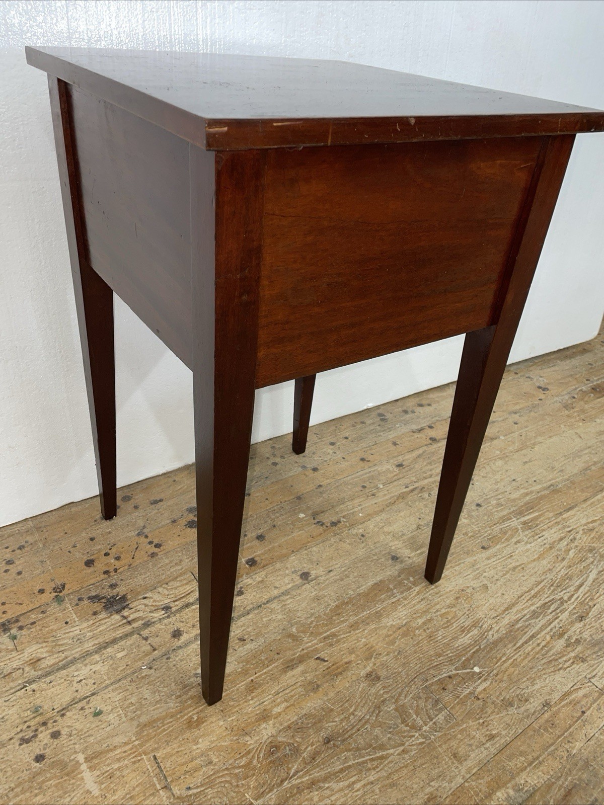 Vintage Mahogany 2 Drawer Table Nightstand lamp stand Glass knobs