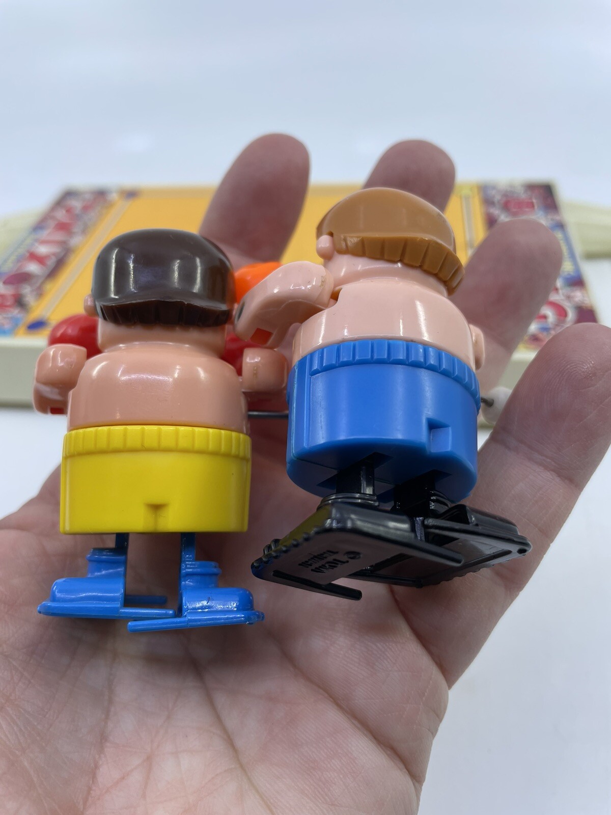 Vintage 1980s Tomy BUMBLING BOXING Two Wind-Up Boxers and Portable Ring Game C2