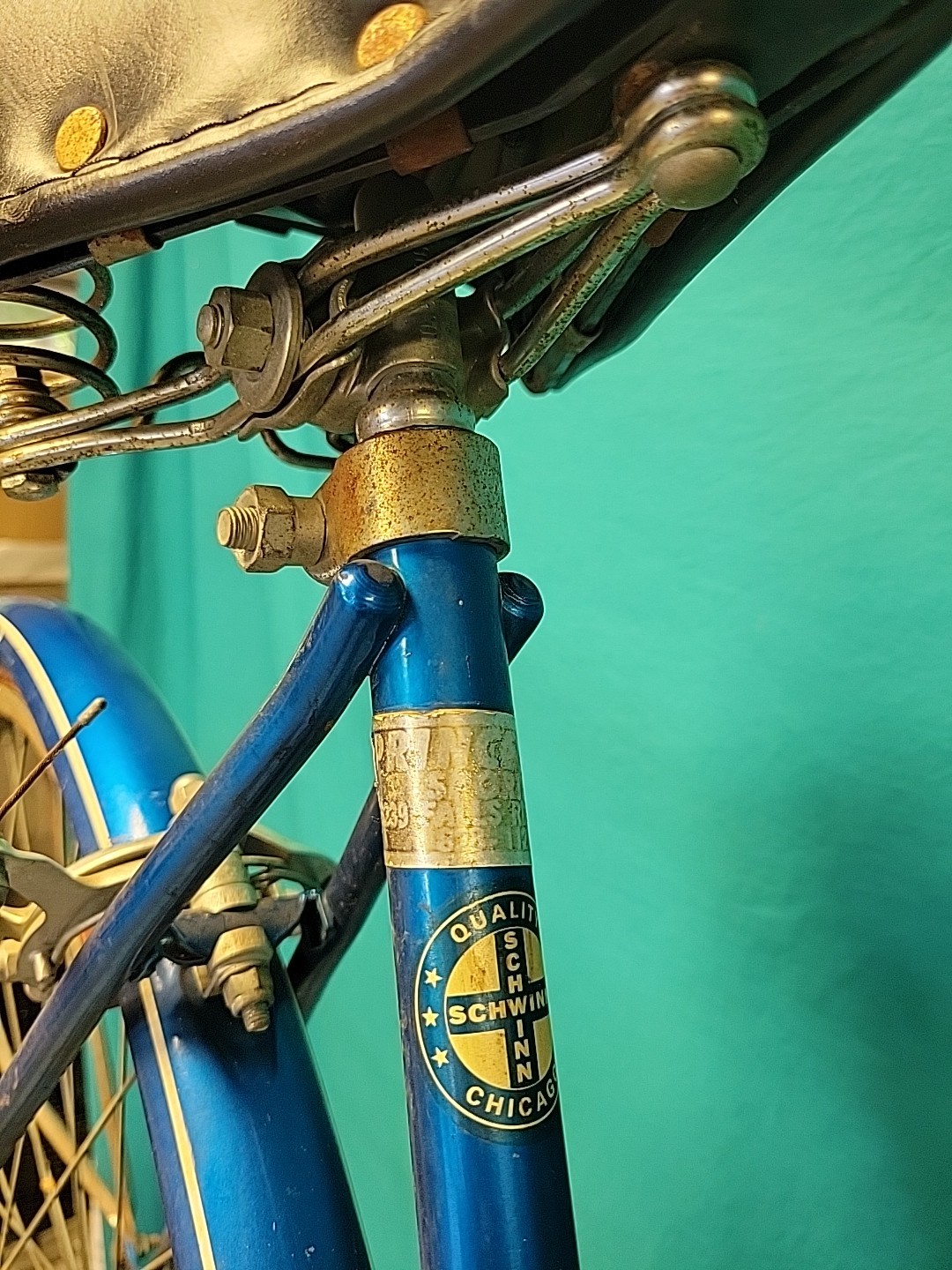 April 1977 Schwinn Suburban Complete Bicycle. Bike Rolls Smooth. Tires Dry Rot