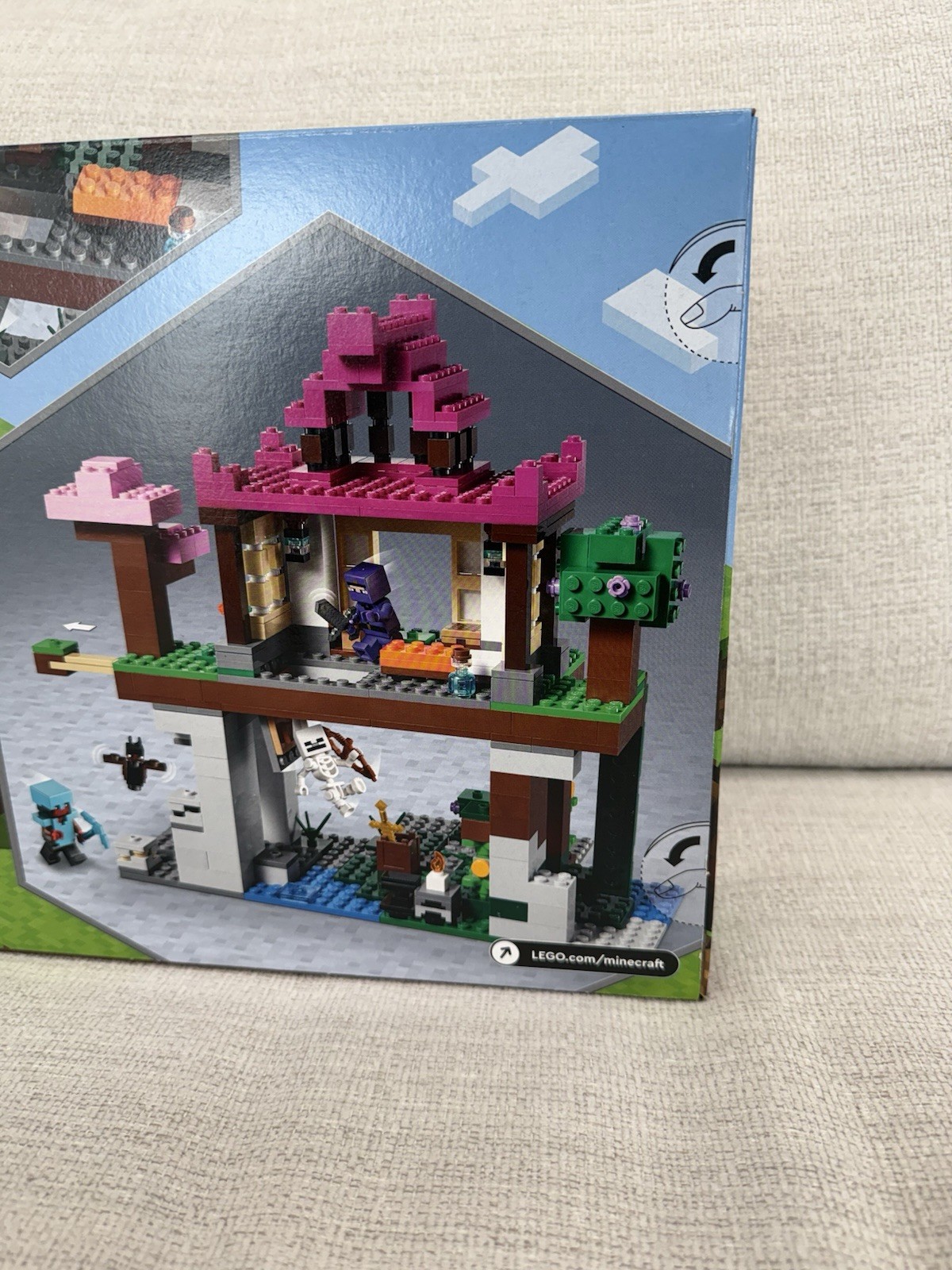 Lego Minecraft The Training Grounds Building Set w/ Mini figures 21183