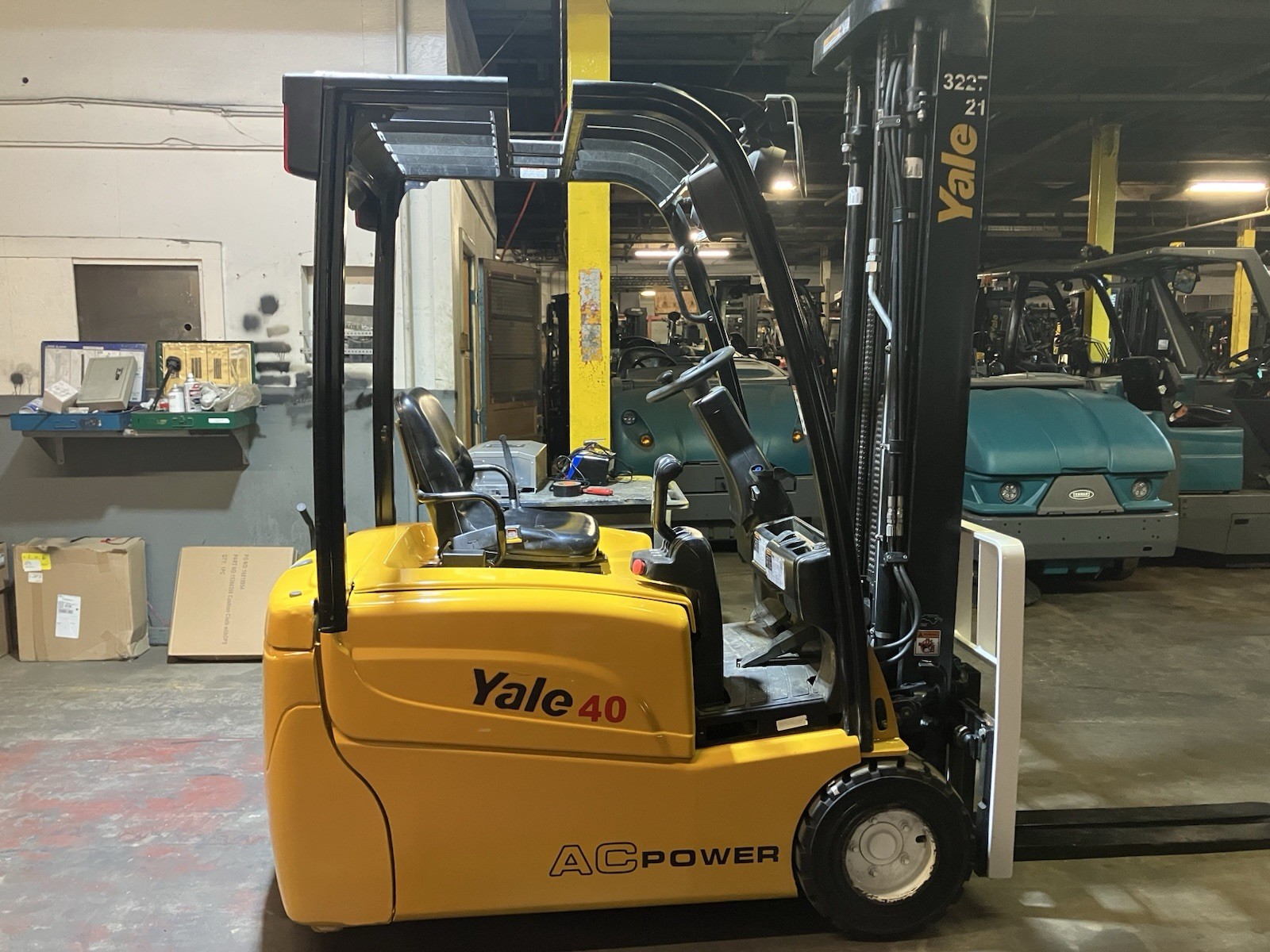 2019 Yale 4000 LB Forklift With Side Shift and Triple Mast ERP040
