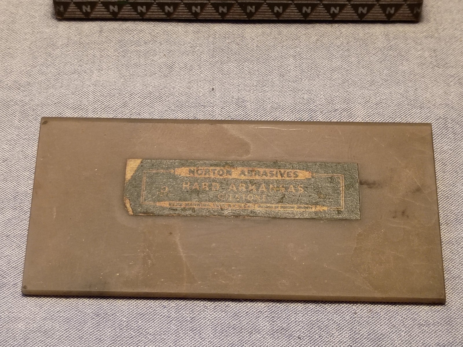 Vintage Norton Abrasives Hard Arkansas Oilstone HS 4 Round Edge Slip in Box-used