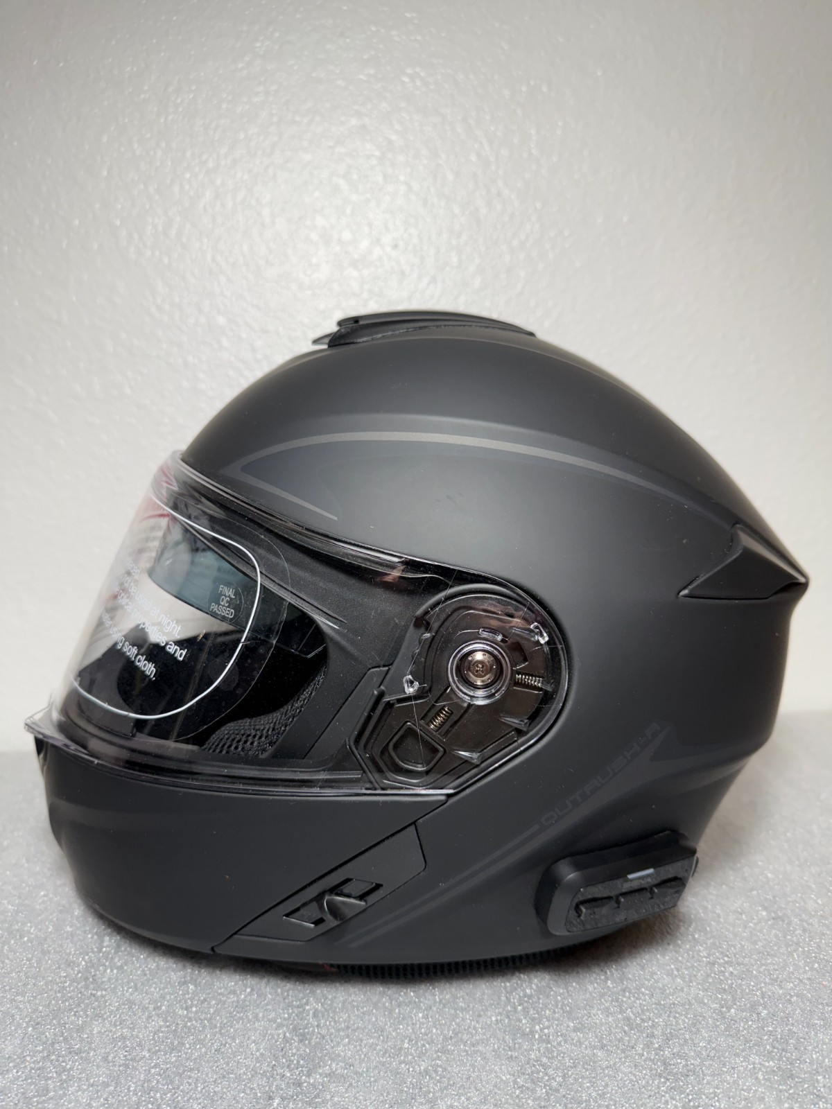 Sena Outrush R Modular Flip-up Motorcycle Helmet Matte Black Bluetooth