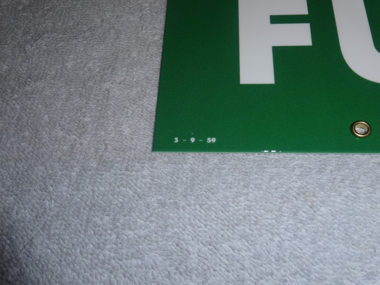 VINTAGE TEXACO DIESEL FUEL 2 GREEN SPRAYER 18" PORCELAIN METAL GASOLINE OIL SIGN