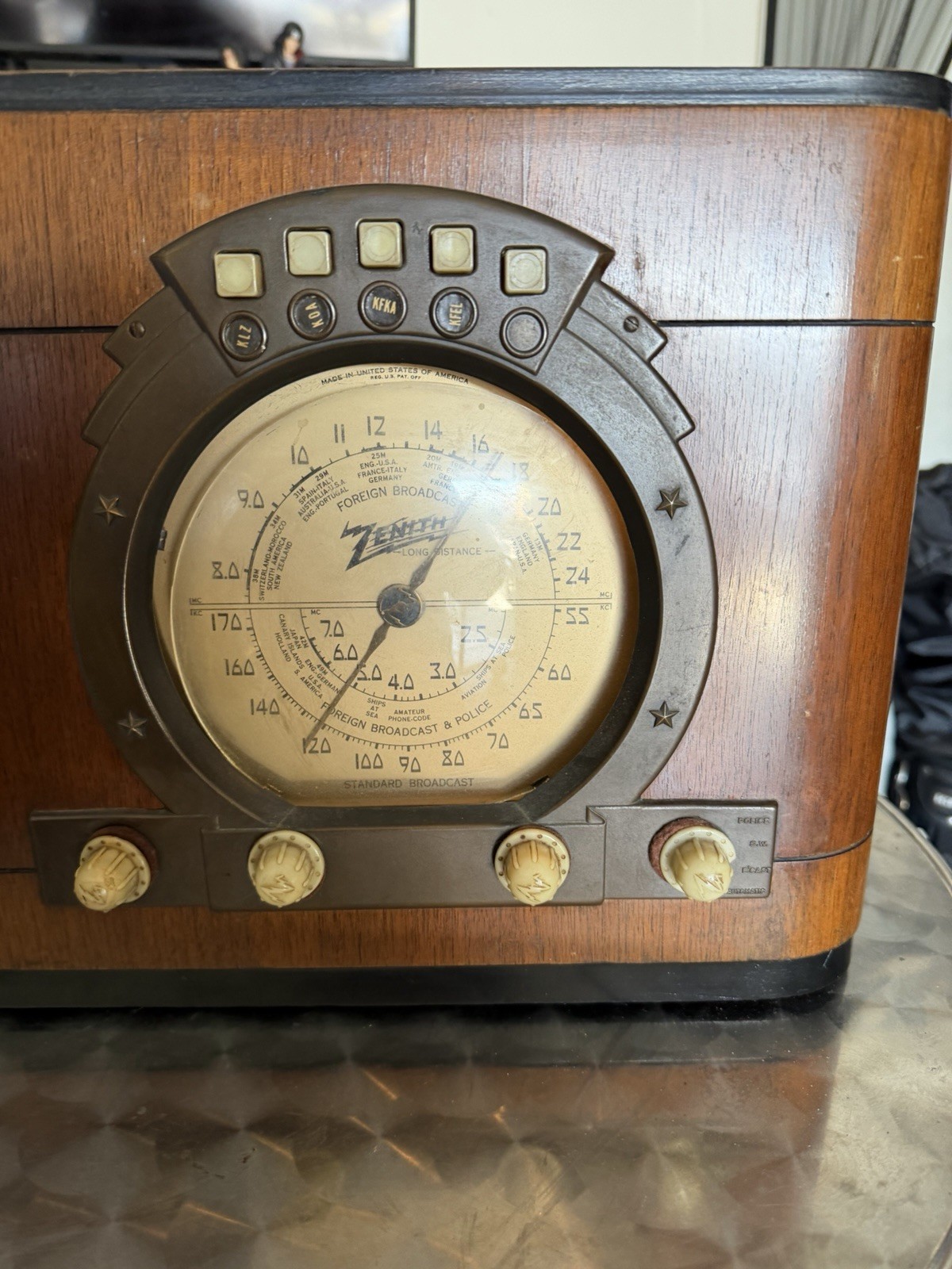 Original Finish 1939 ZENITH 6-S-322 “Stars and Stripes” SIX TUBE TABLE RADIO