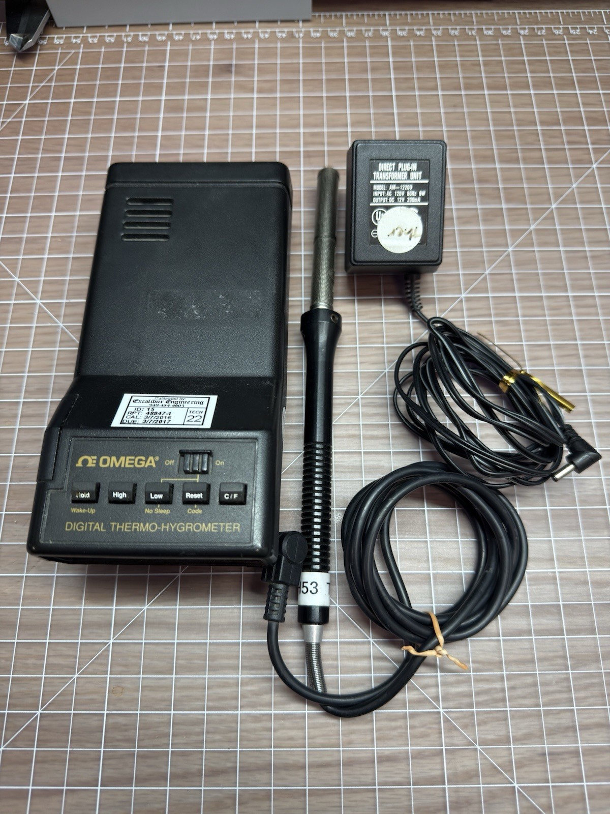 Omega Digital Thermo-Hygrometer RH411 With Probe