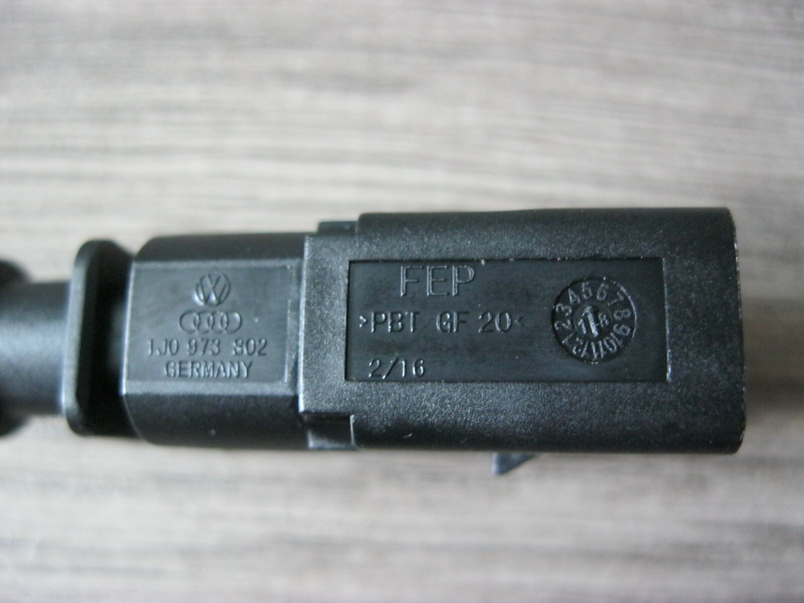 VW AUDI PORSCHE Brake Pad Wear Sensor Wiring Connector Pigtail Plug 1J0973802